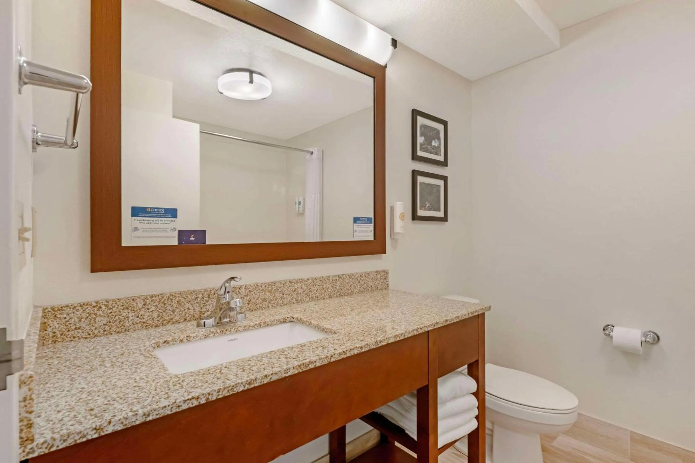 Bedroom in Comfort Suites Downtown