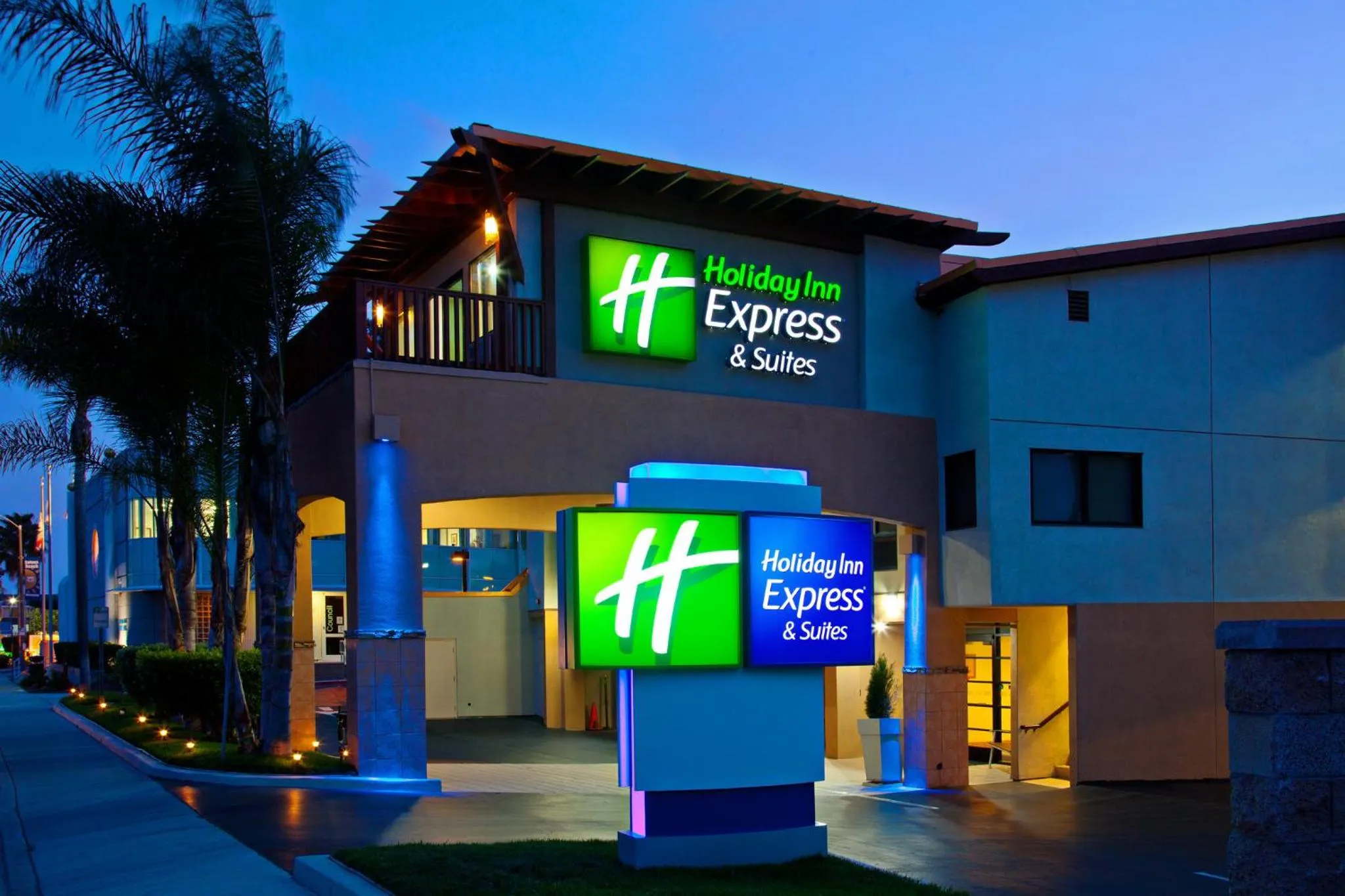 Property building in Holiday Inn Express Hotel & Suites Solana Beach-Del Mar by IHG
