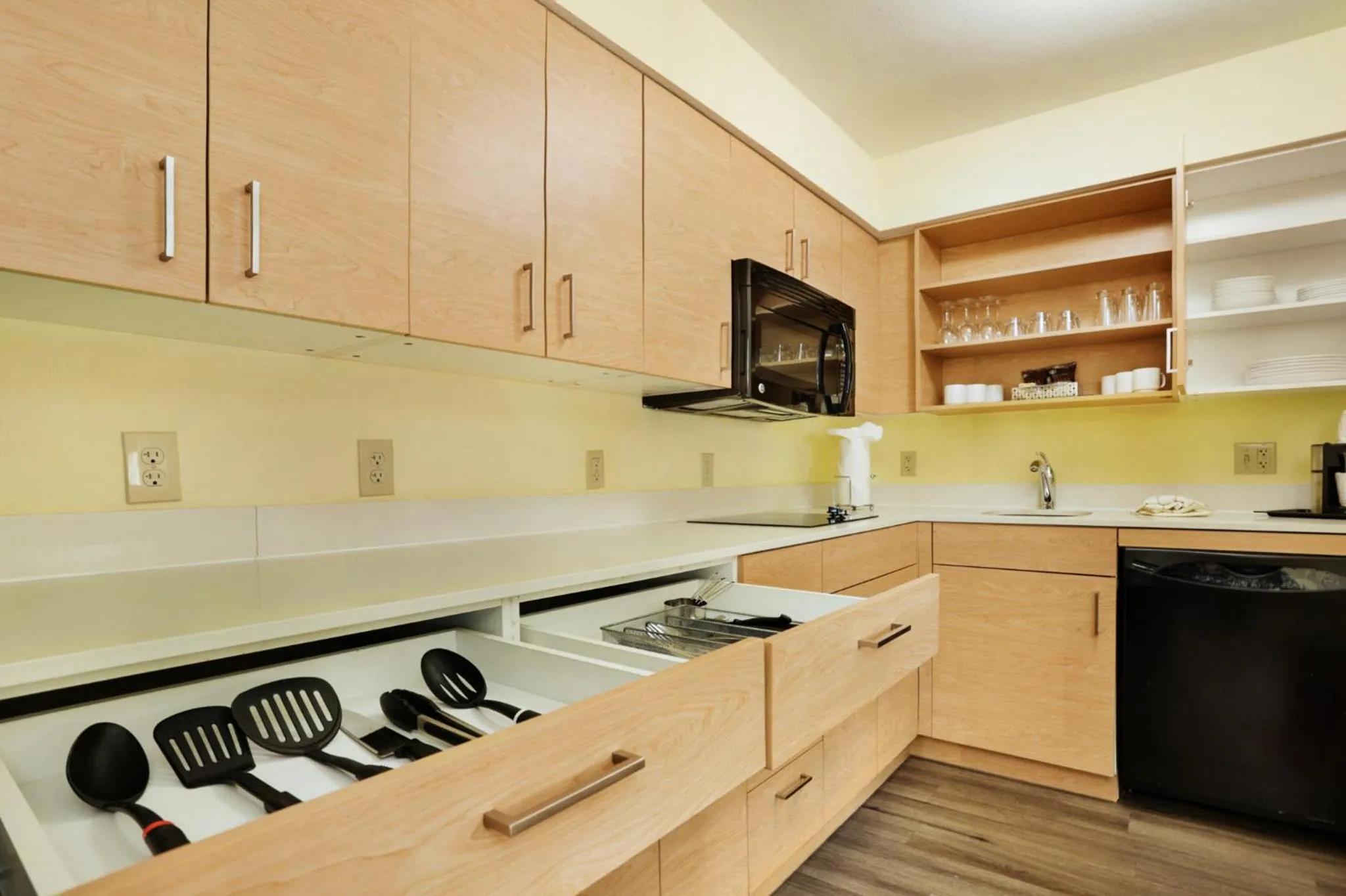 Kitchen or kitchenette in Staybridge Suites Columbia - Baltimore by IHG