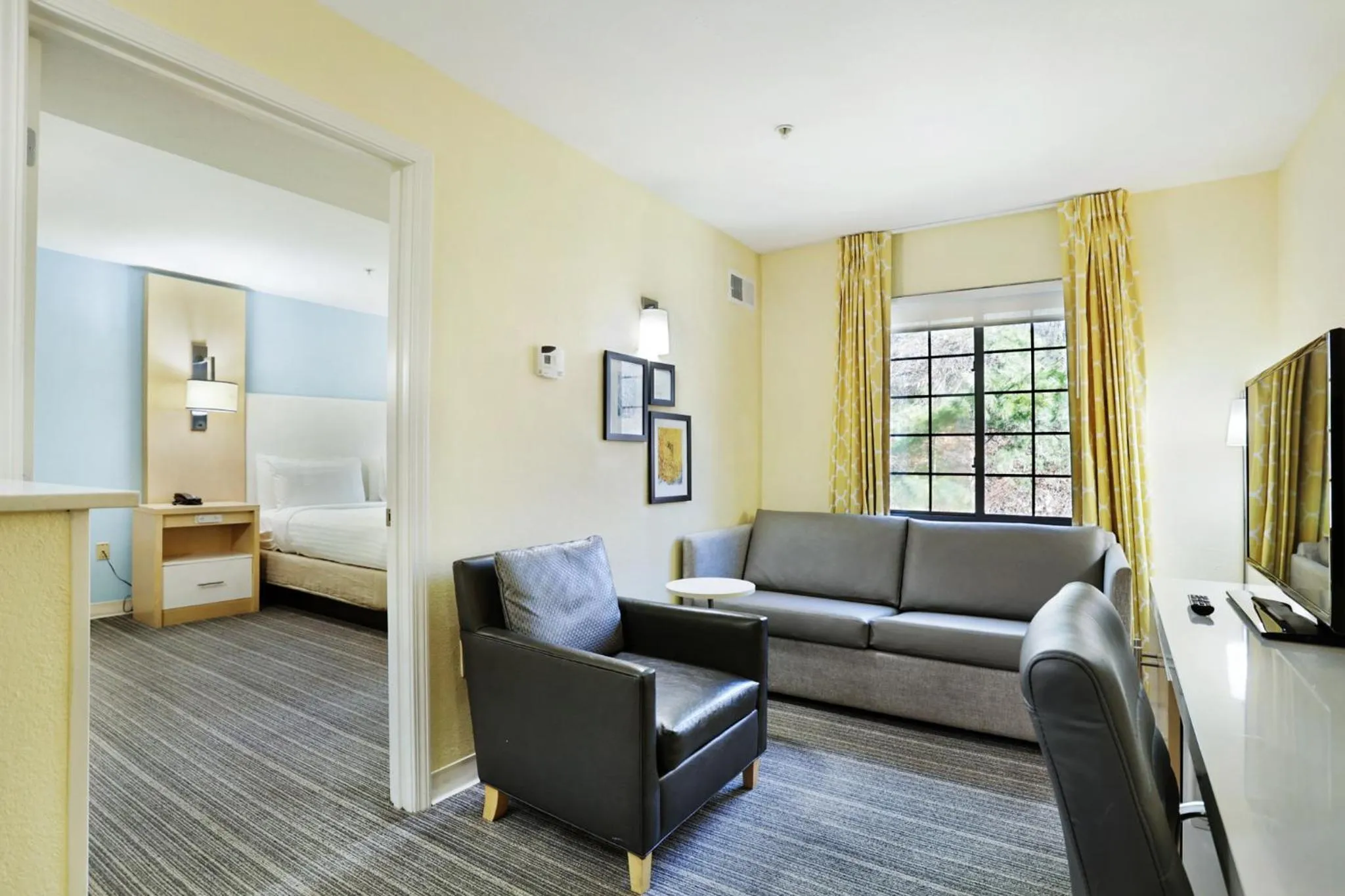 Living room in Staybridge Suites Columbia - Baltimore by IHG