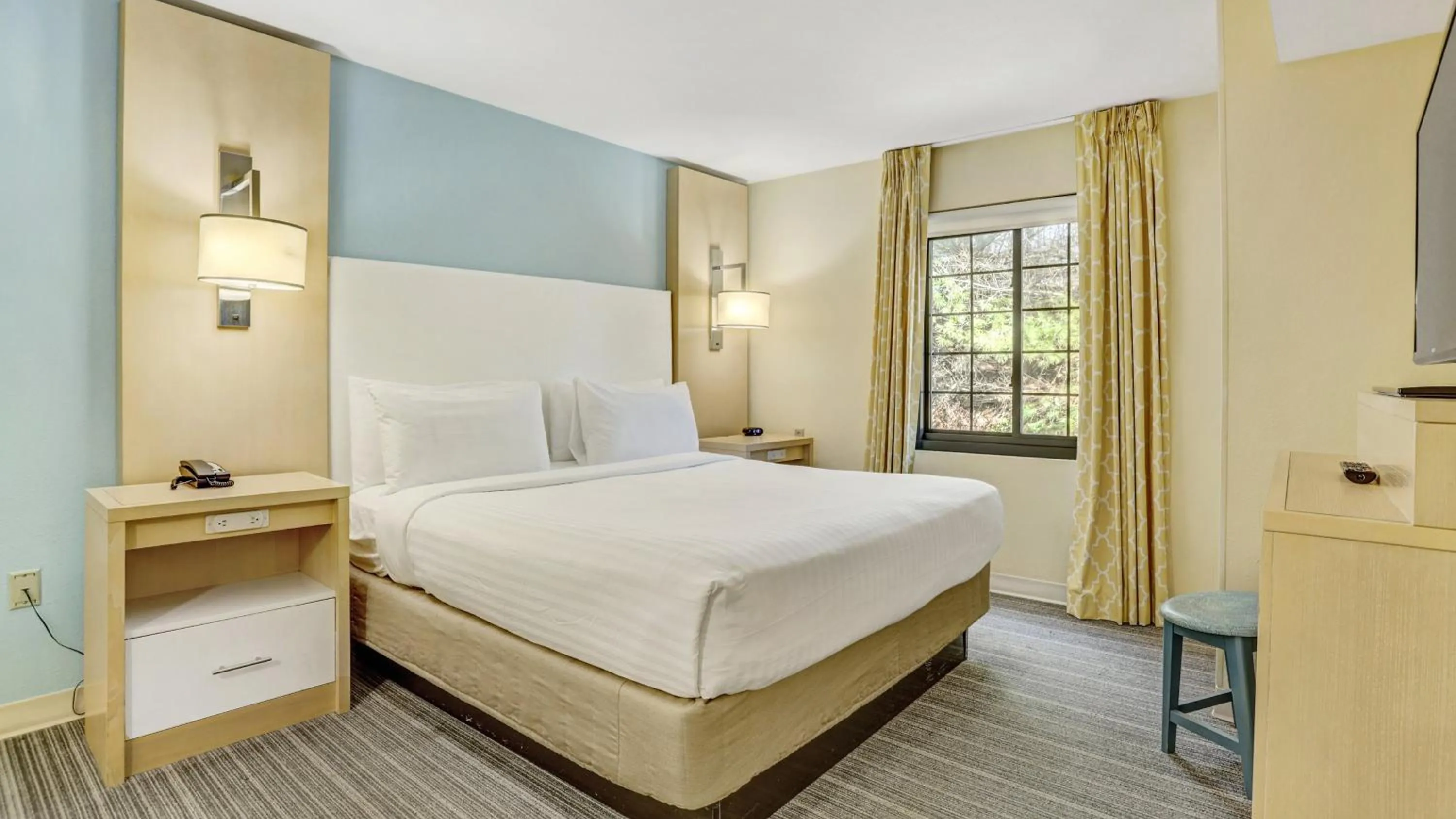 Photo of the whole room, Bed in Staybridge Suites Columbia - Baltimore by IHG