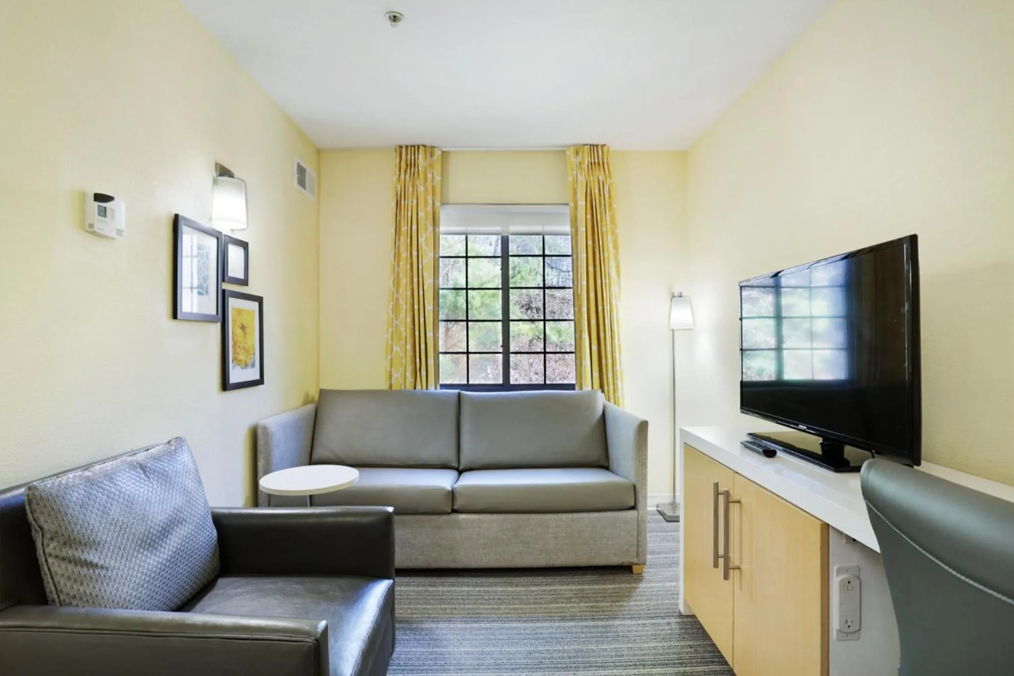 Living room in Staybridge Suites Columbia - Baltimore by IHG