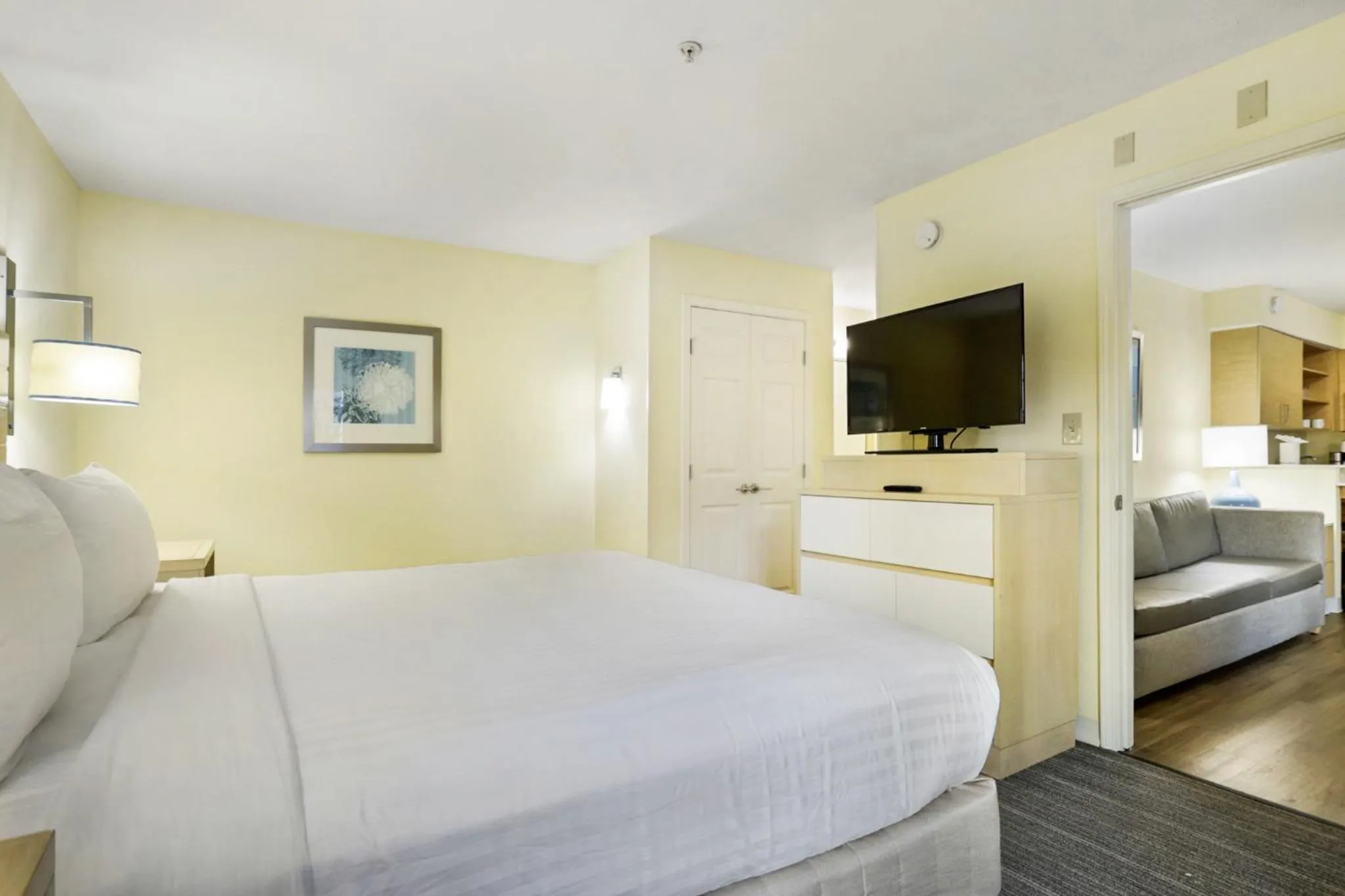 Bed in Staybridge Suites Columbia - Baltimore by IHG