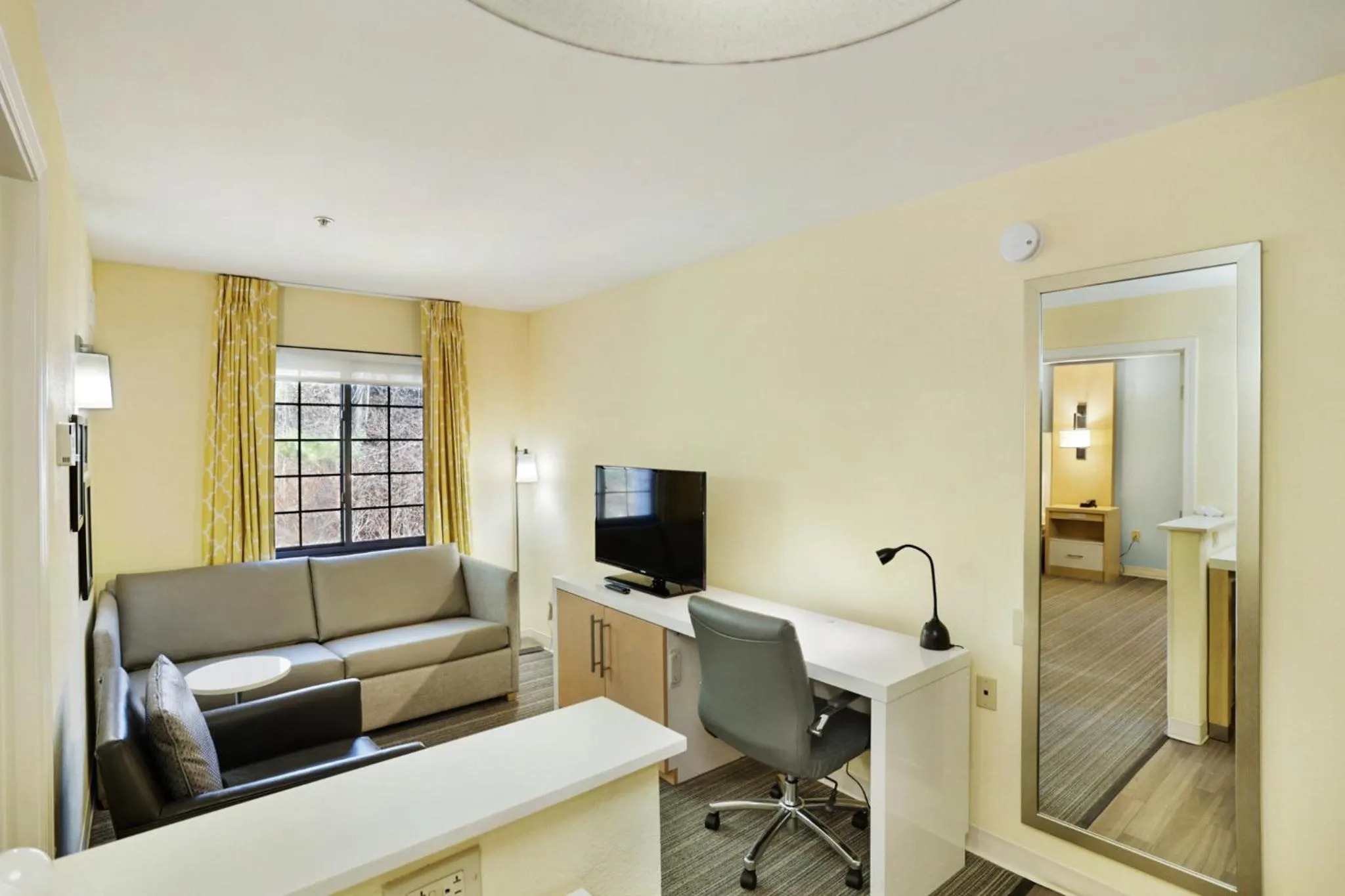 Living room in Staybridge Suites Columbia - Baltimore by IHG