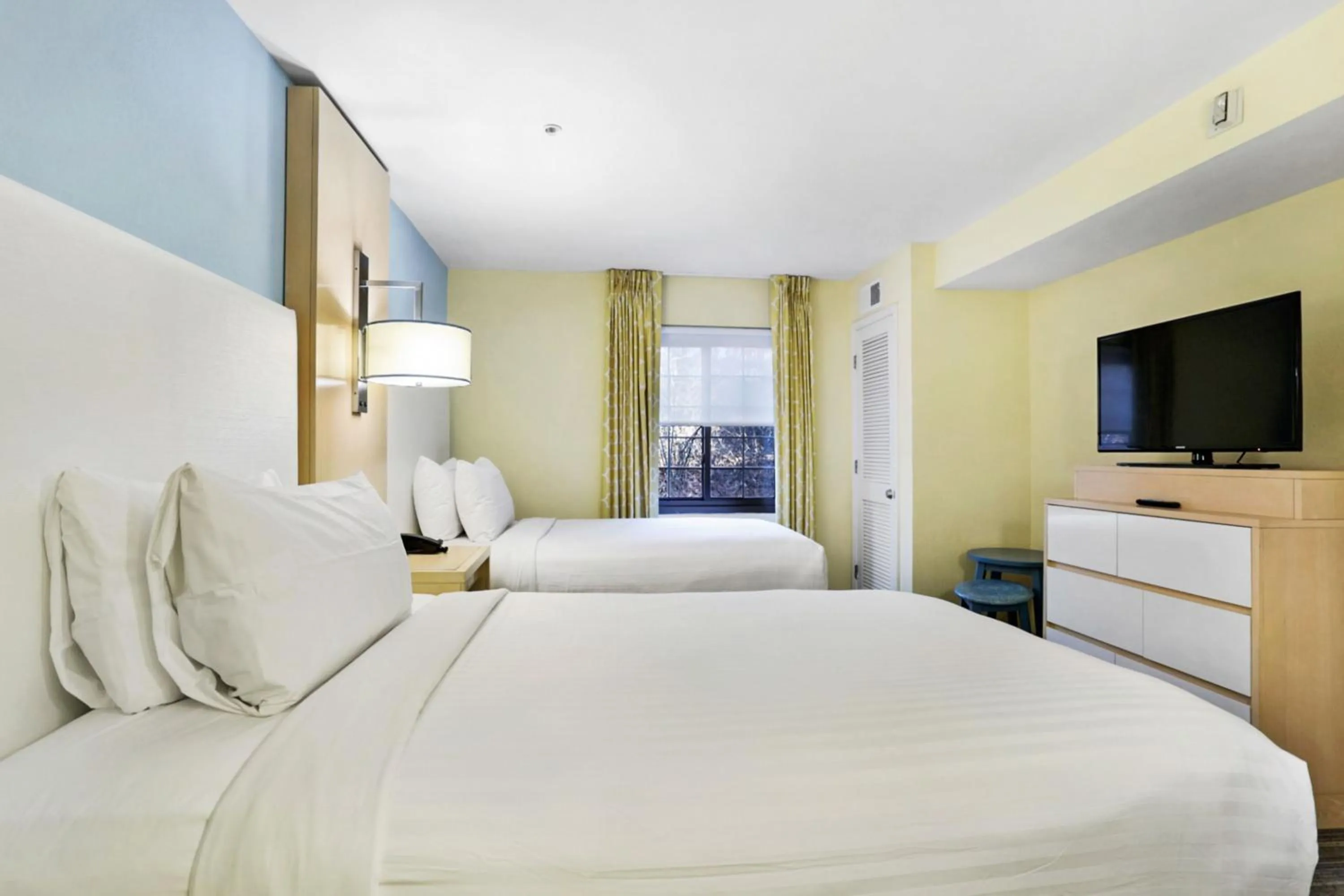 Photo of the whole room, Bed in Staybridge Suites Columbia - Baltimore by IHG