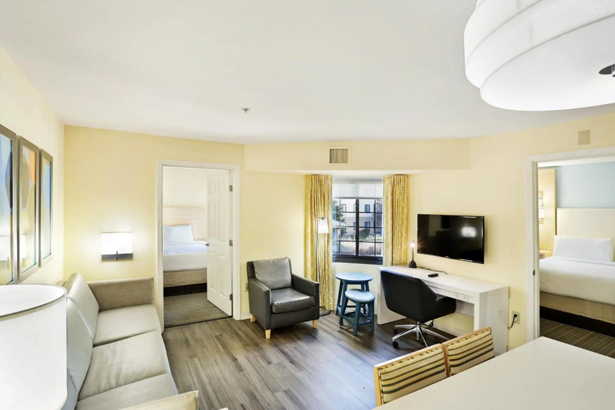 Bed in Staybridge Suites Columbia - Baltimore by IHG