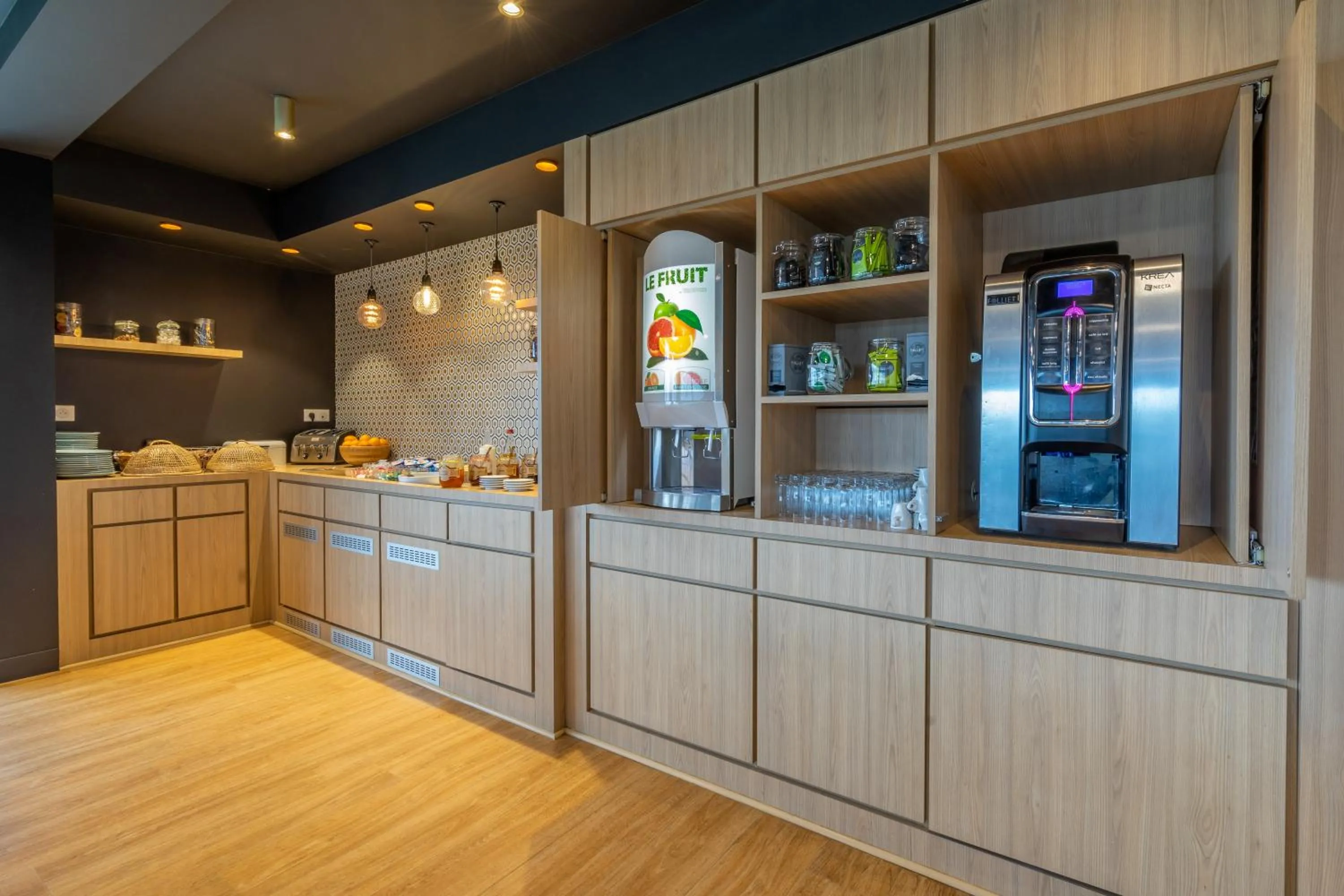 Buffet breakfast in Logis Hôtels - Le Belvédère - Hôtel 2 étoiles et Restaurant