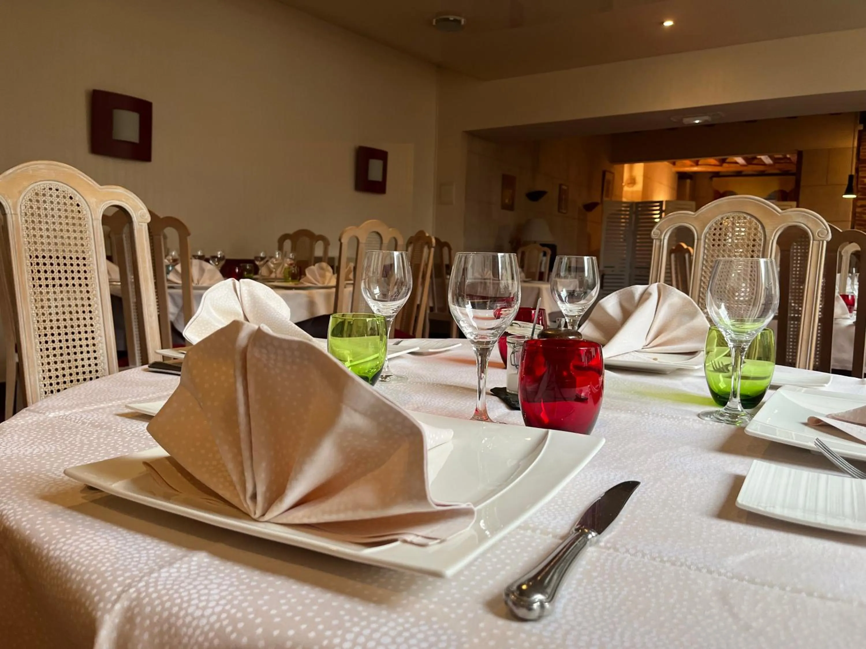 Restaurant/places to eat in Logis Hôtel & Restaurant - Le Bretagne