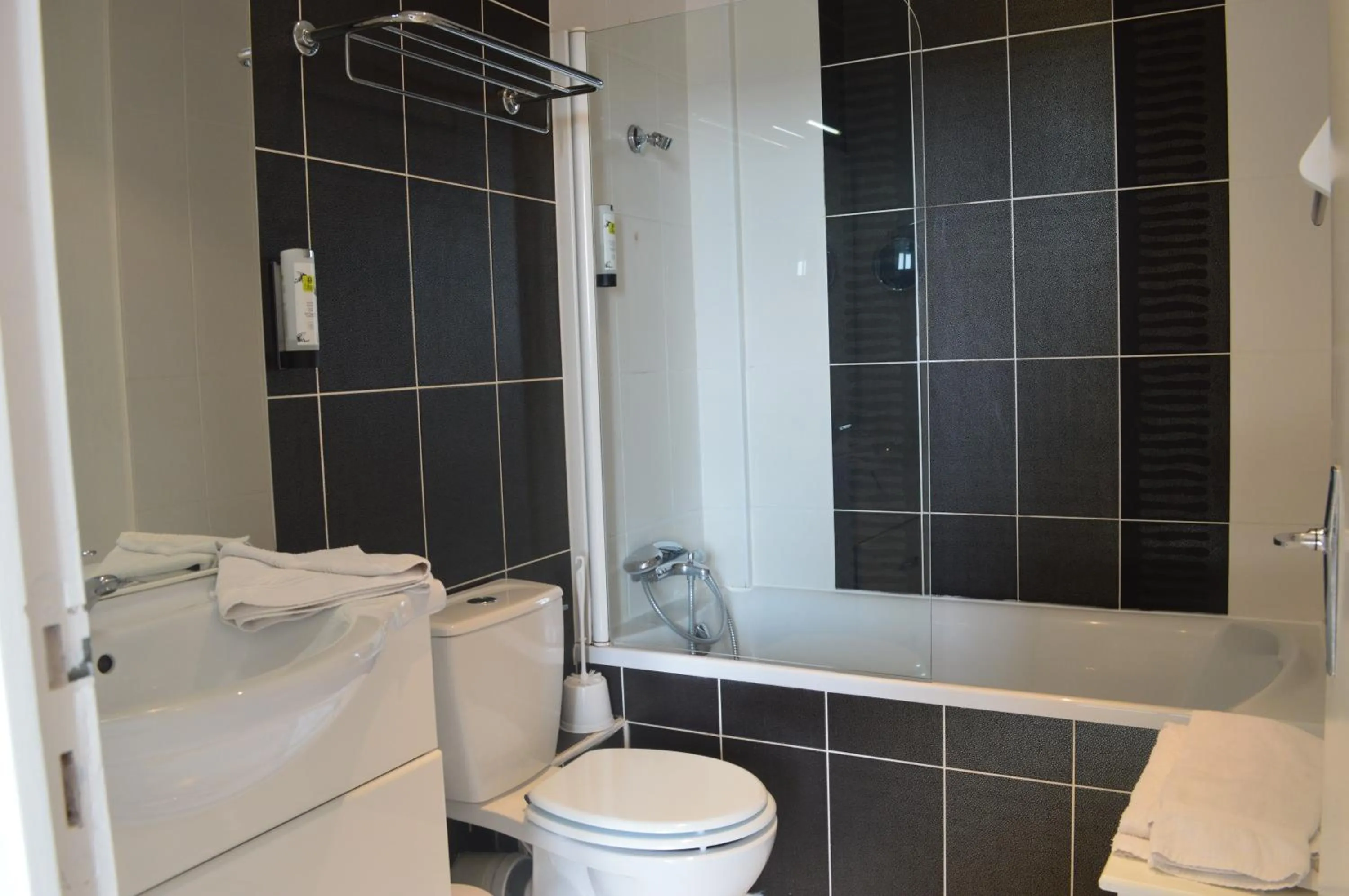 Logis Hôtel & Restaurant - Le Bretagne