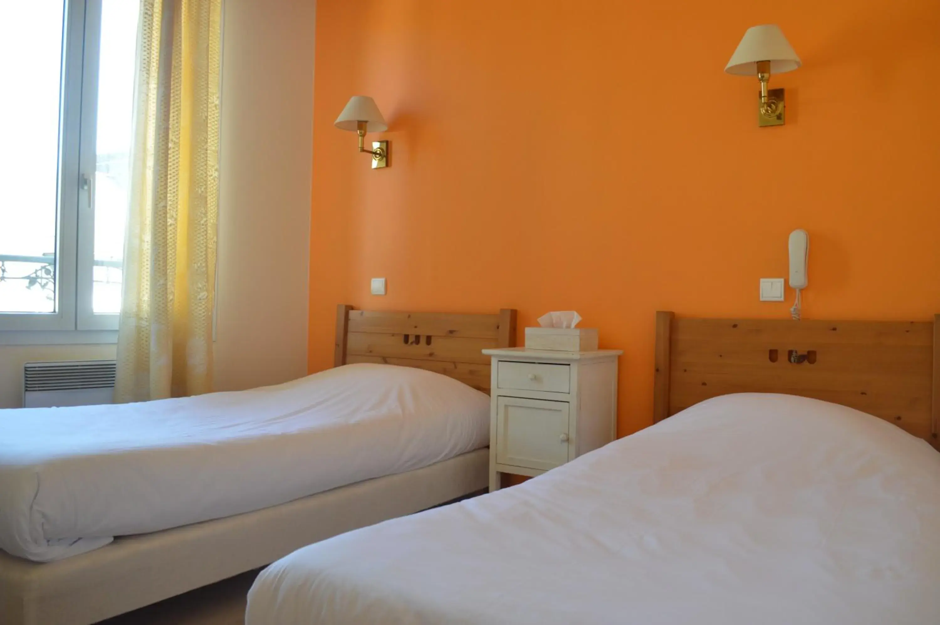 Twin Room in Logis Le Bretagne Twin Room in Logis Le Bretagne