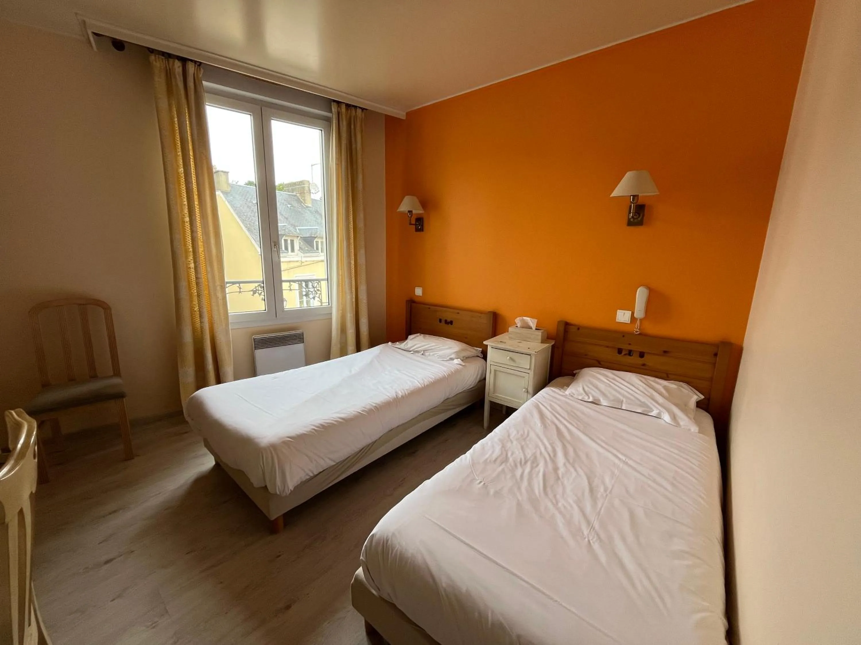 Bed in Logis Hôtel & Restaurant - Le Bretagne