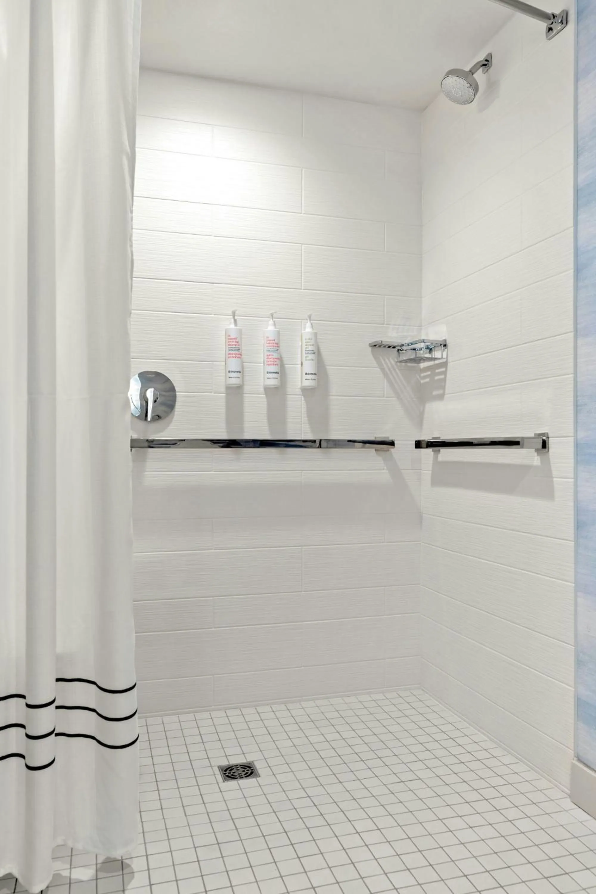 Bathroom in Marriott San Antonio Airport