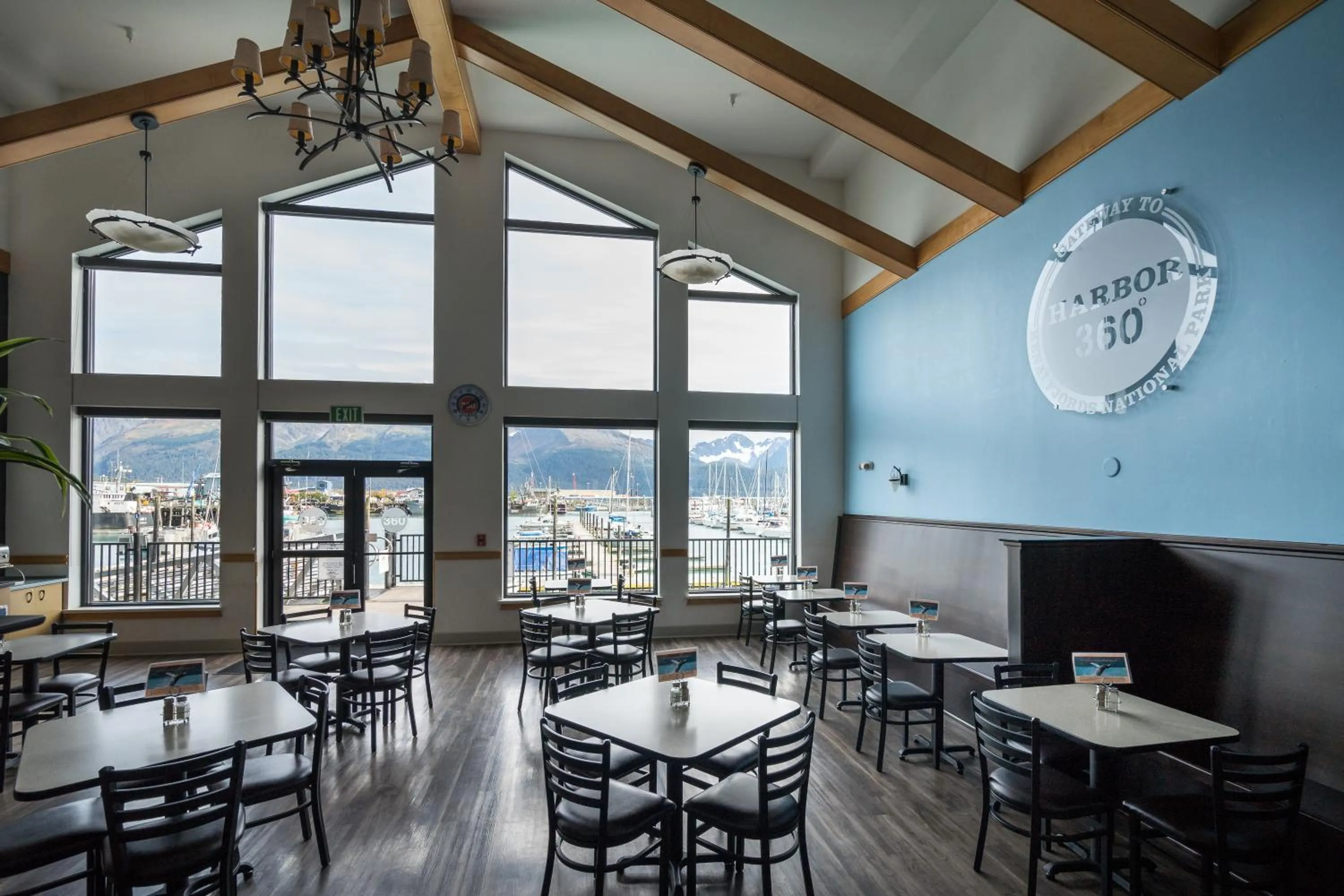 Restaurant/places to eat in Harbor 360 Hotel Seward