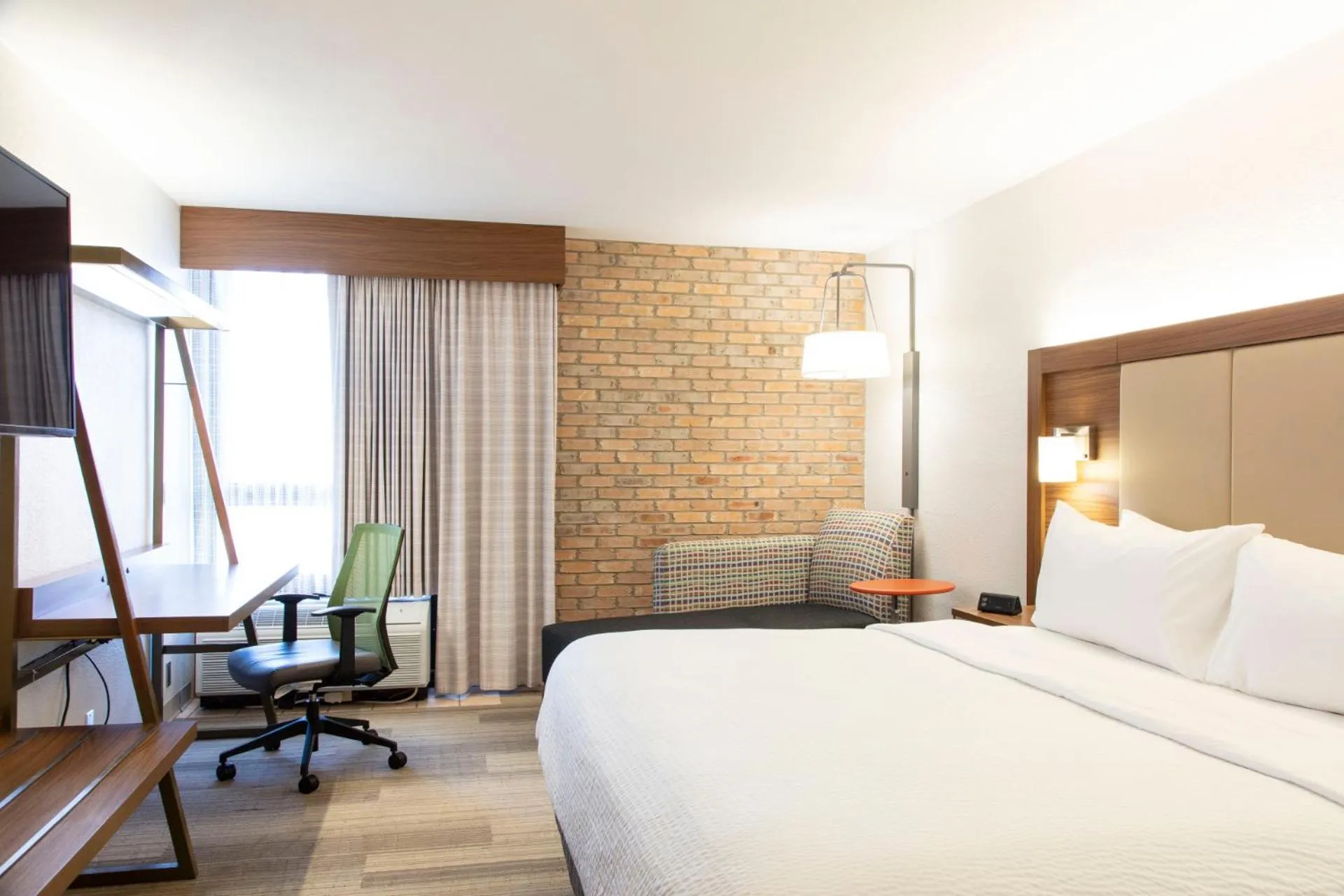 Bedroom, Bed in Holiday Inn Express - San Antonio Airport by IHG