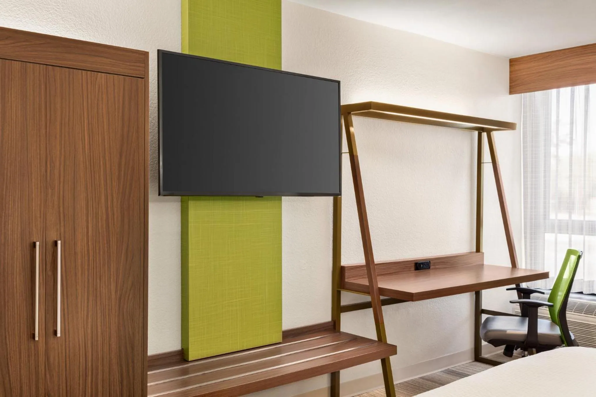 Photo of the whole room in Holiday Inn Express - San Antonio Airport by IHG