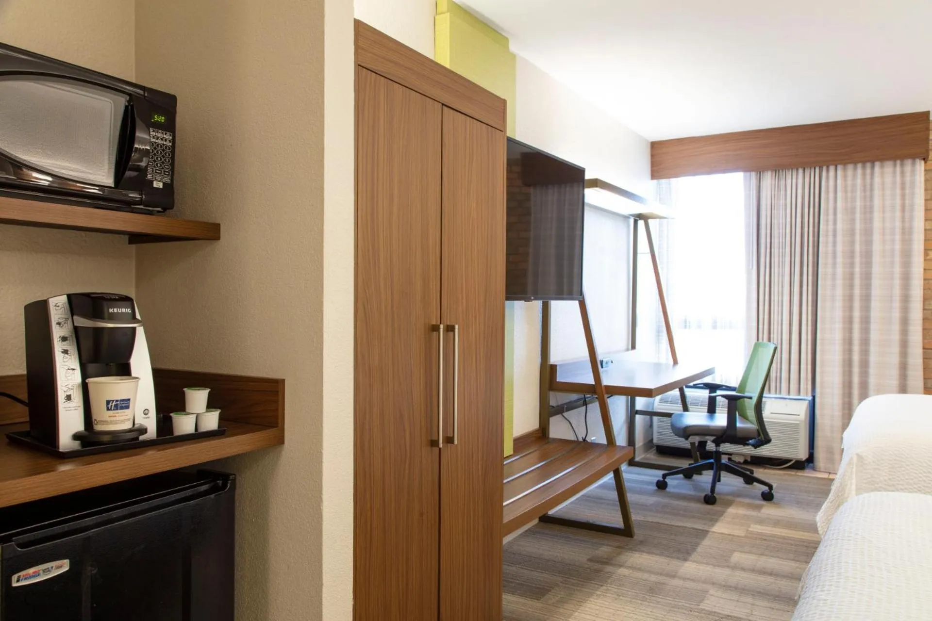 Coffee/tea facilities in Holiday Inn Express - San Antonio Airport by IHG