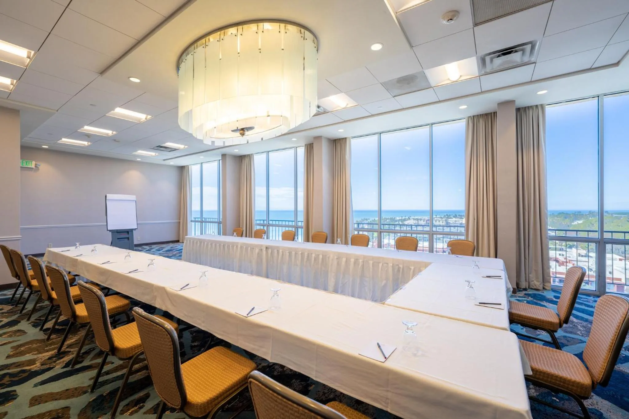 Meeting/conference room in Crowne Plaza Ventura Beach by IHG
