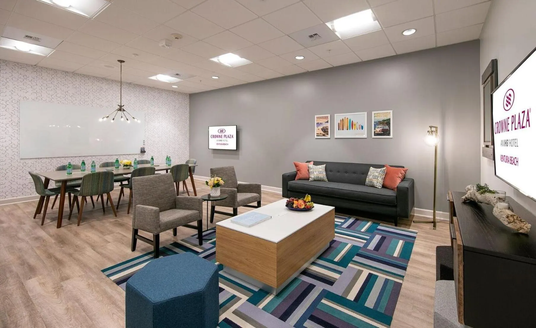 Meeting/conference room in Crowne Plaza Ventura Beach by IHG