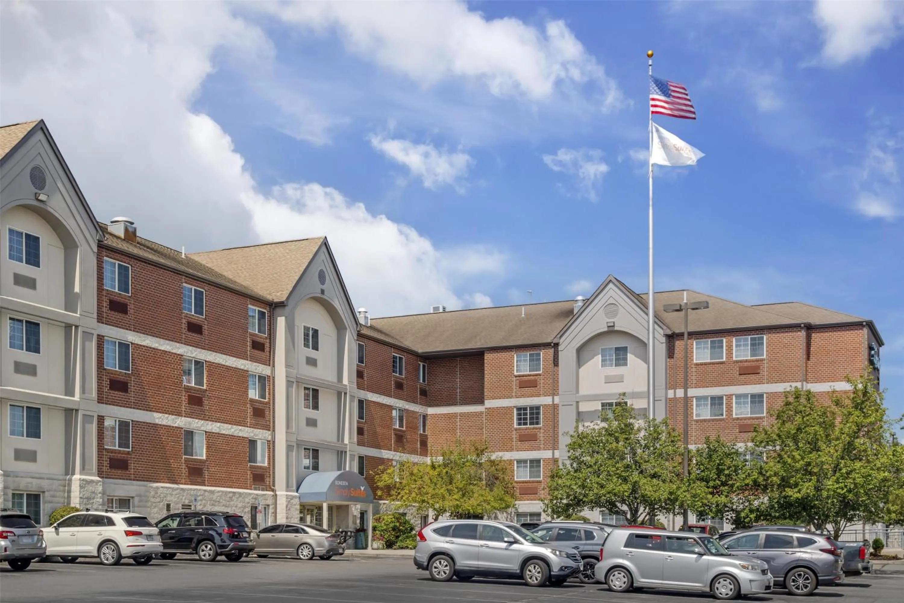 Property building in Sonesta Simply Suites Boston Burlington