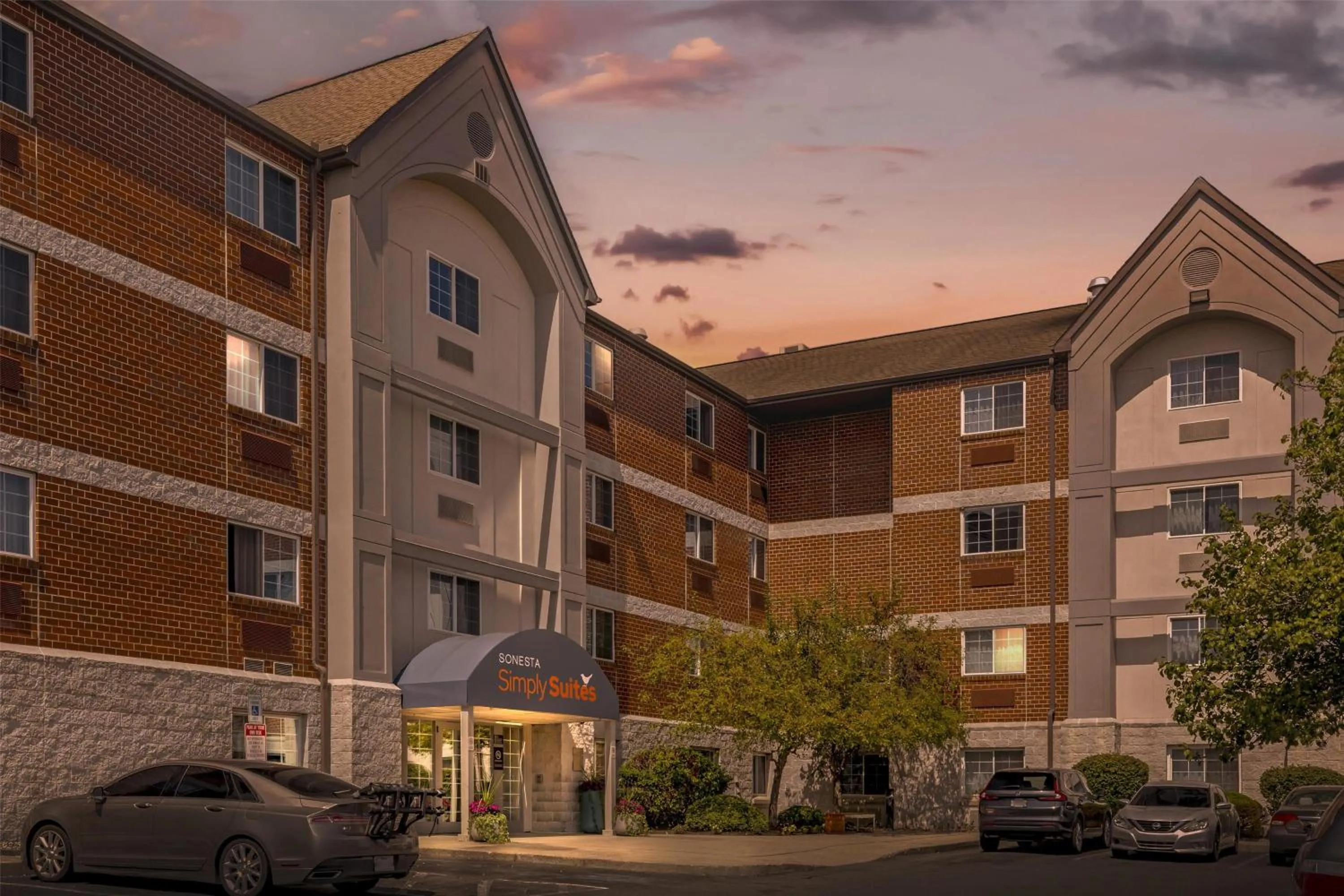 Property building in Sonesta Simply Suites Boston Burlington