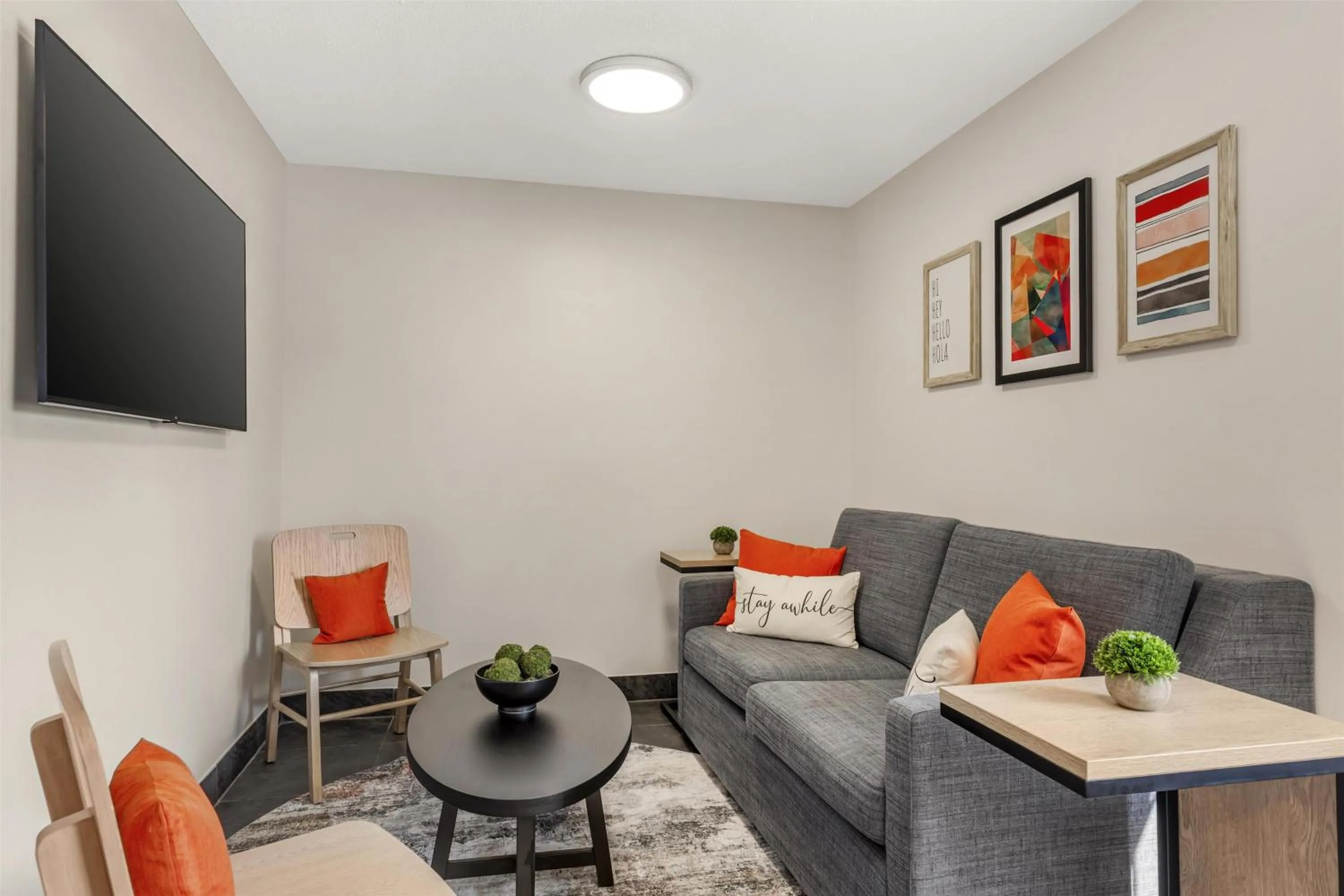 Lobby or reception in Sonesta Simply Suites Boston Burlington