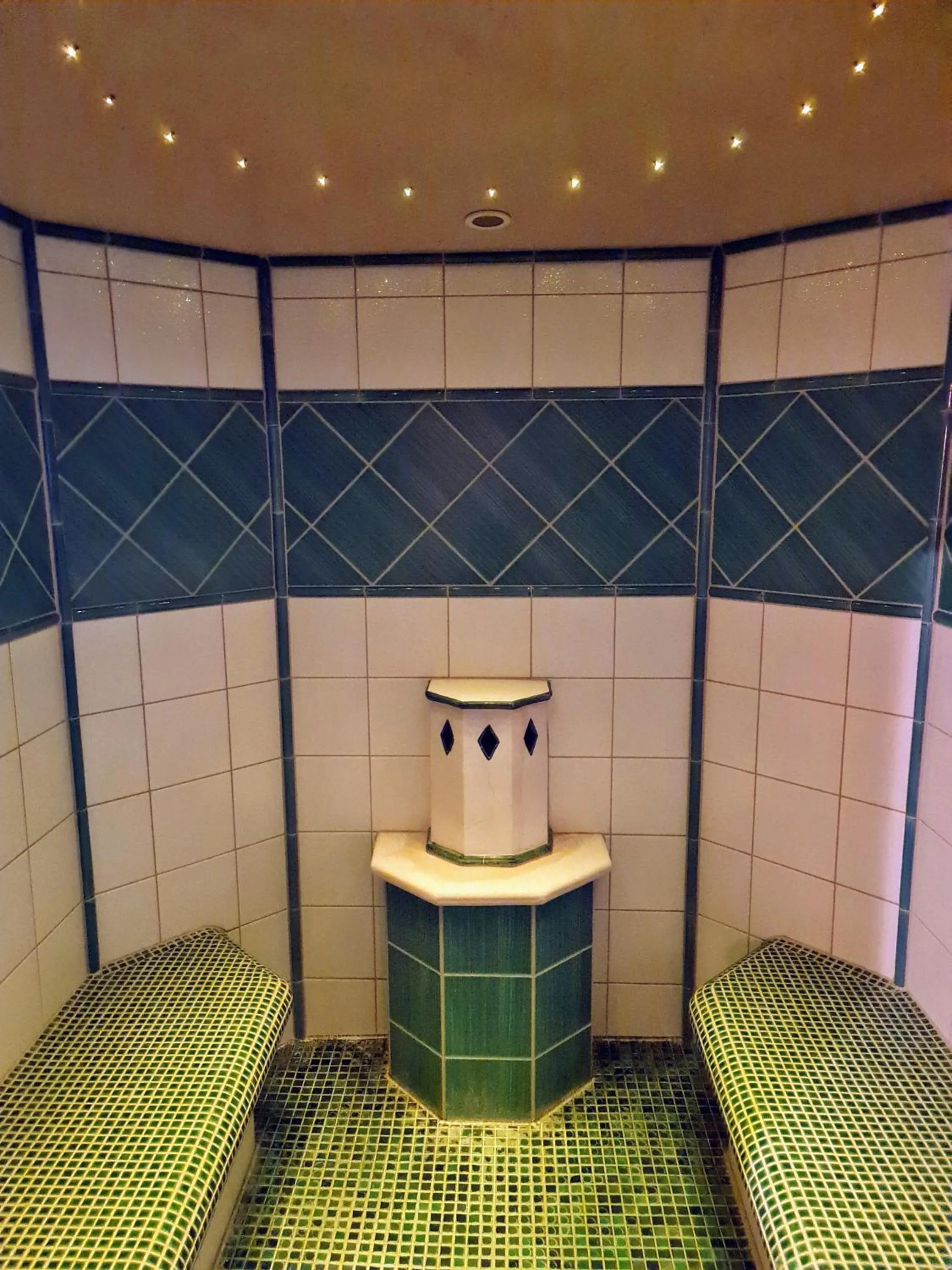 Steam room in Hotel Restaurant Felix