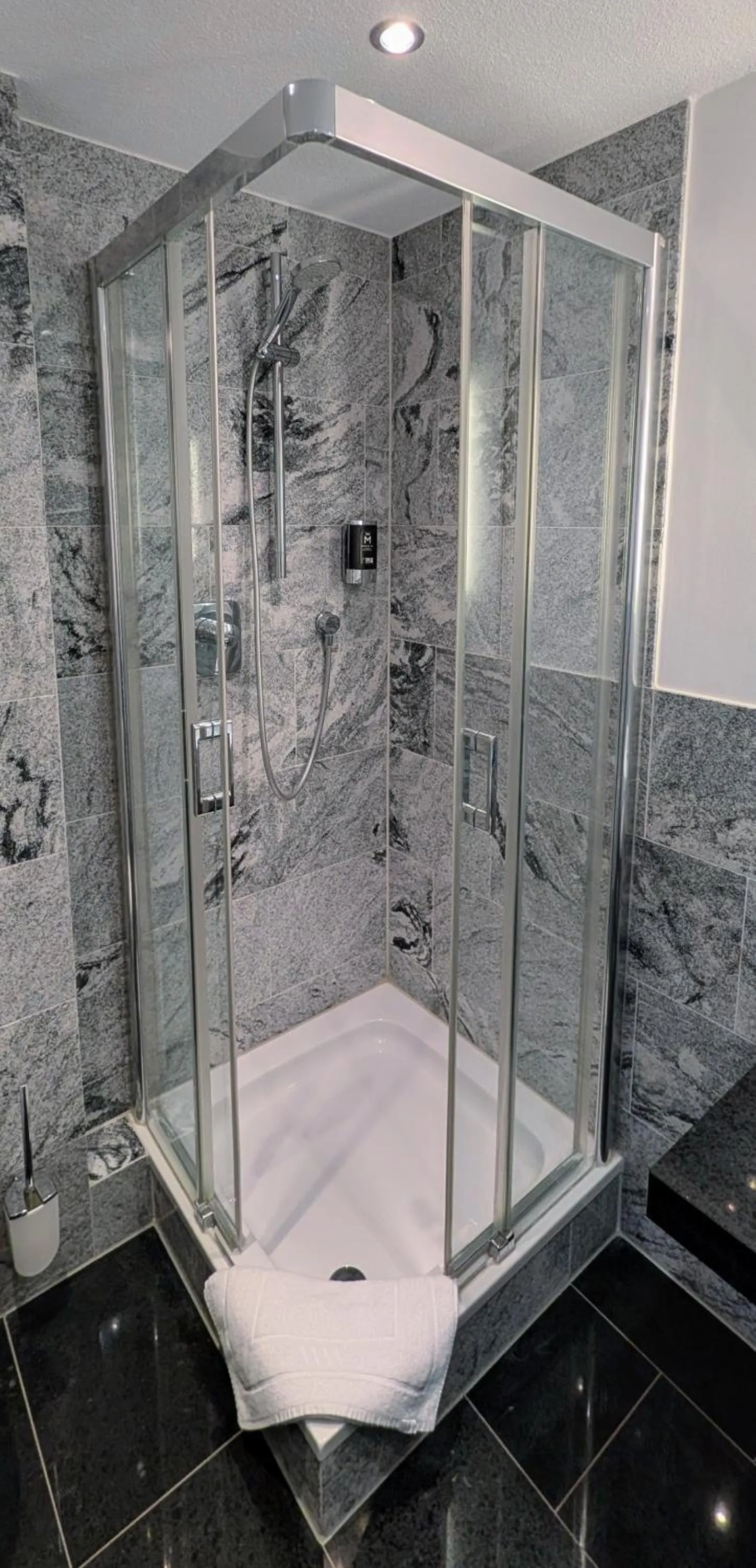 Shower in Hotel Restaurant Felix