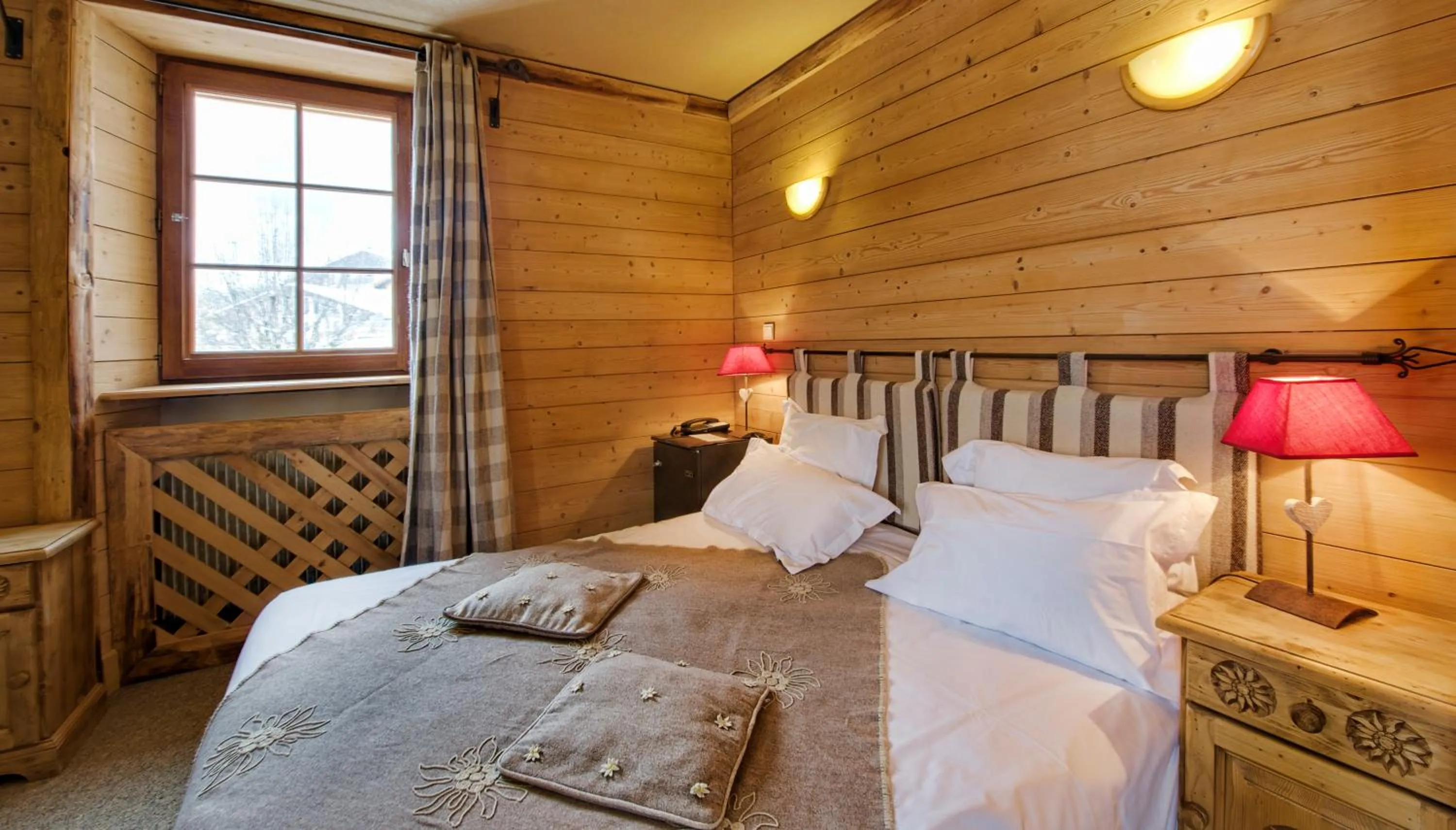Bedroom, Bed in Alp'Hotel