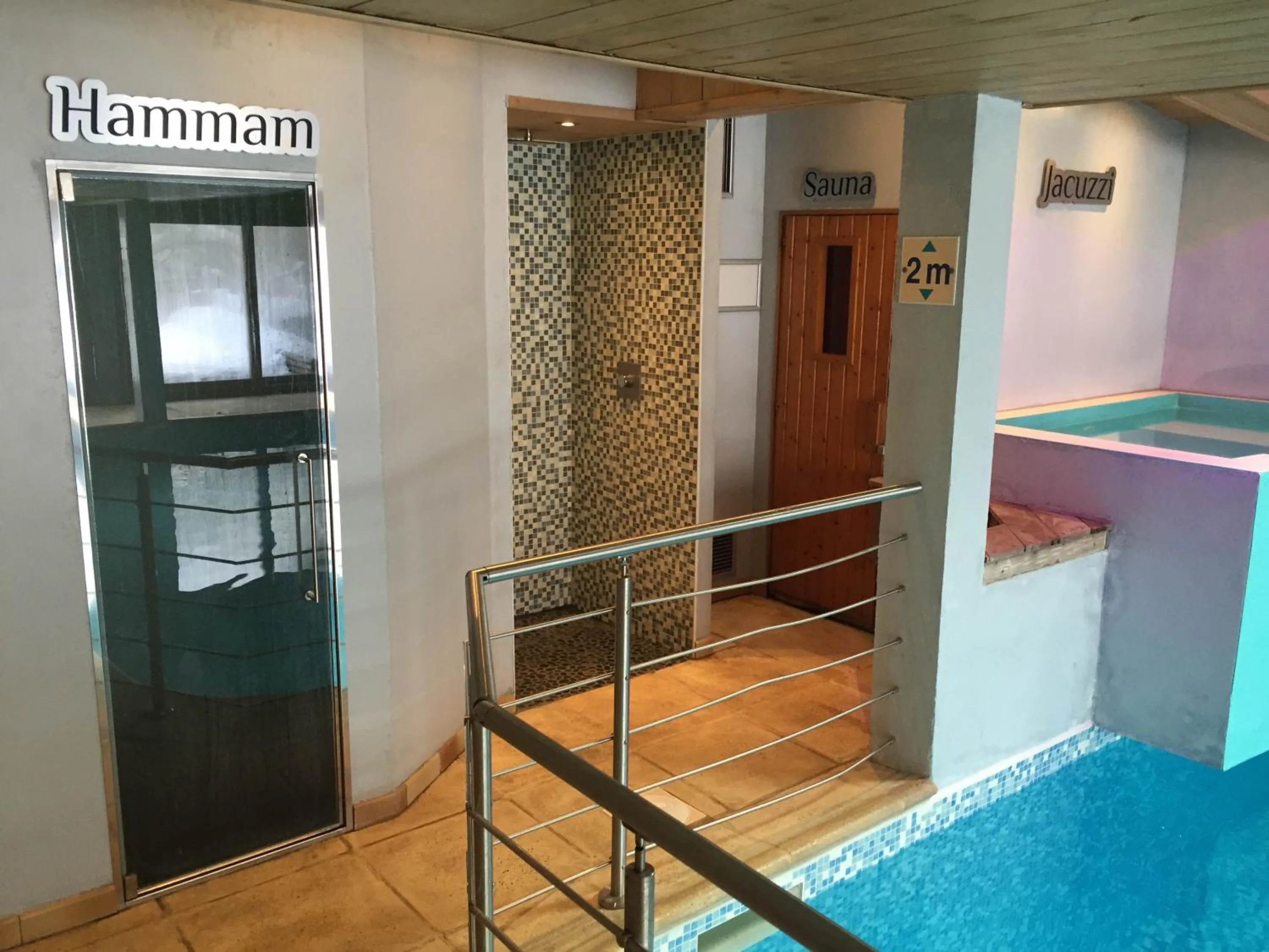 Hot Tub in Alp'Hotel