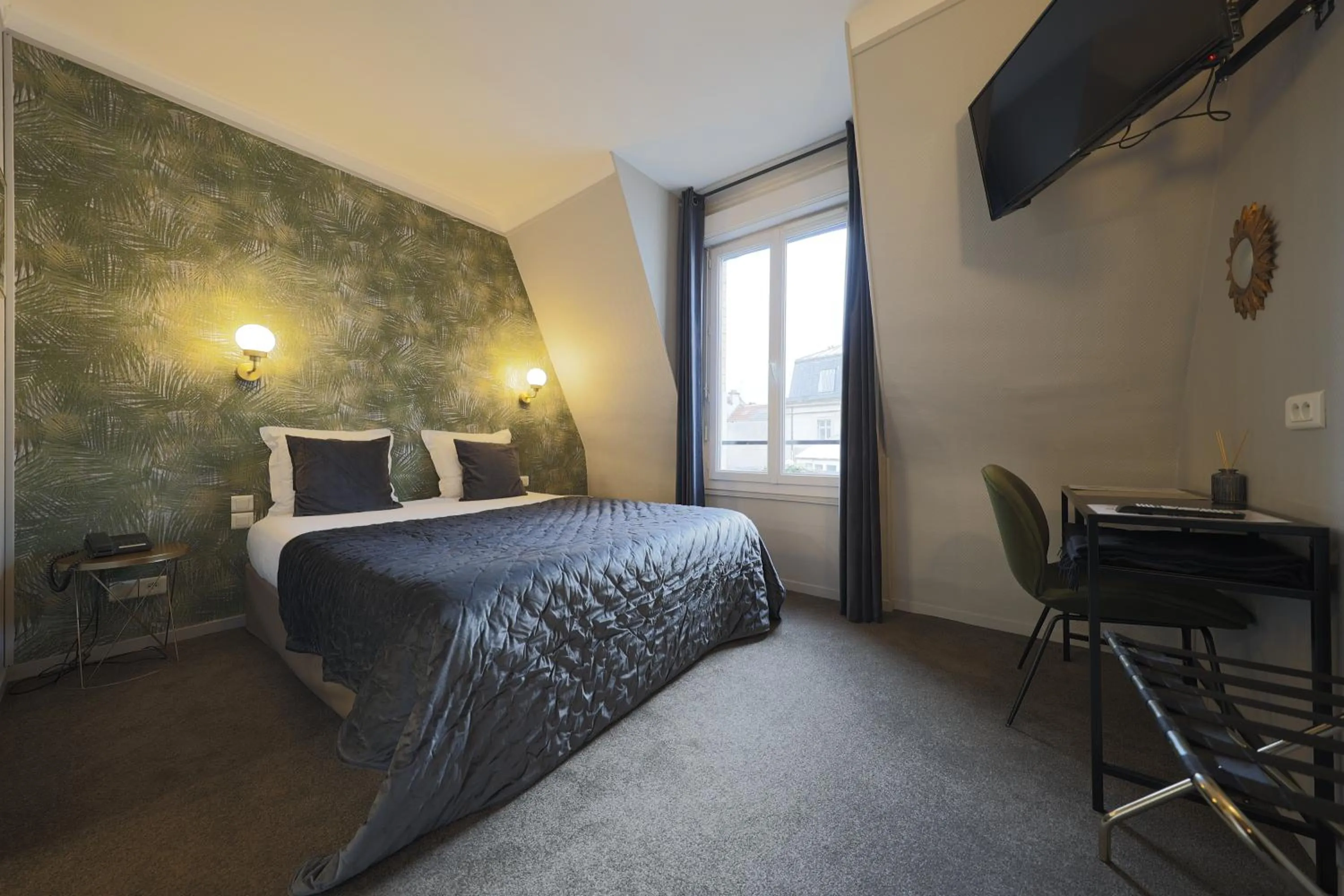 Bedroom, Bed in Hôtel Azur Reims Centre