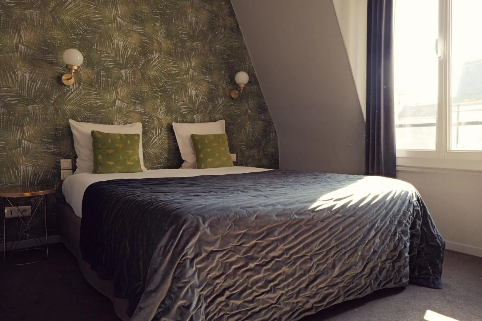 Photo of the whole room, Bed in Hôtel Azur Reims Centre