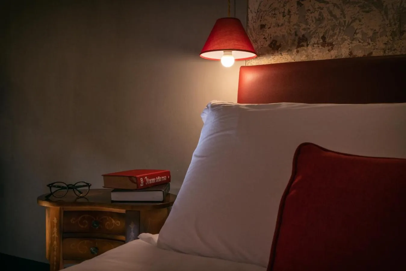 Decorative detail, Bed in Cappuccine GuestHouse