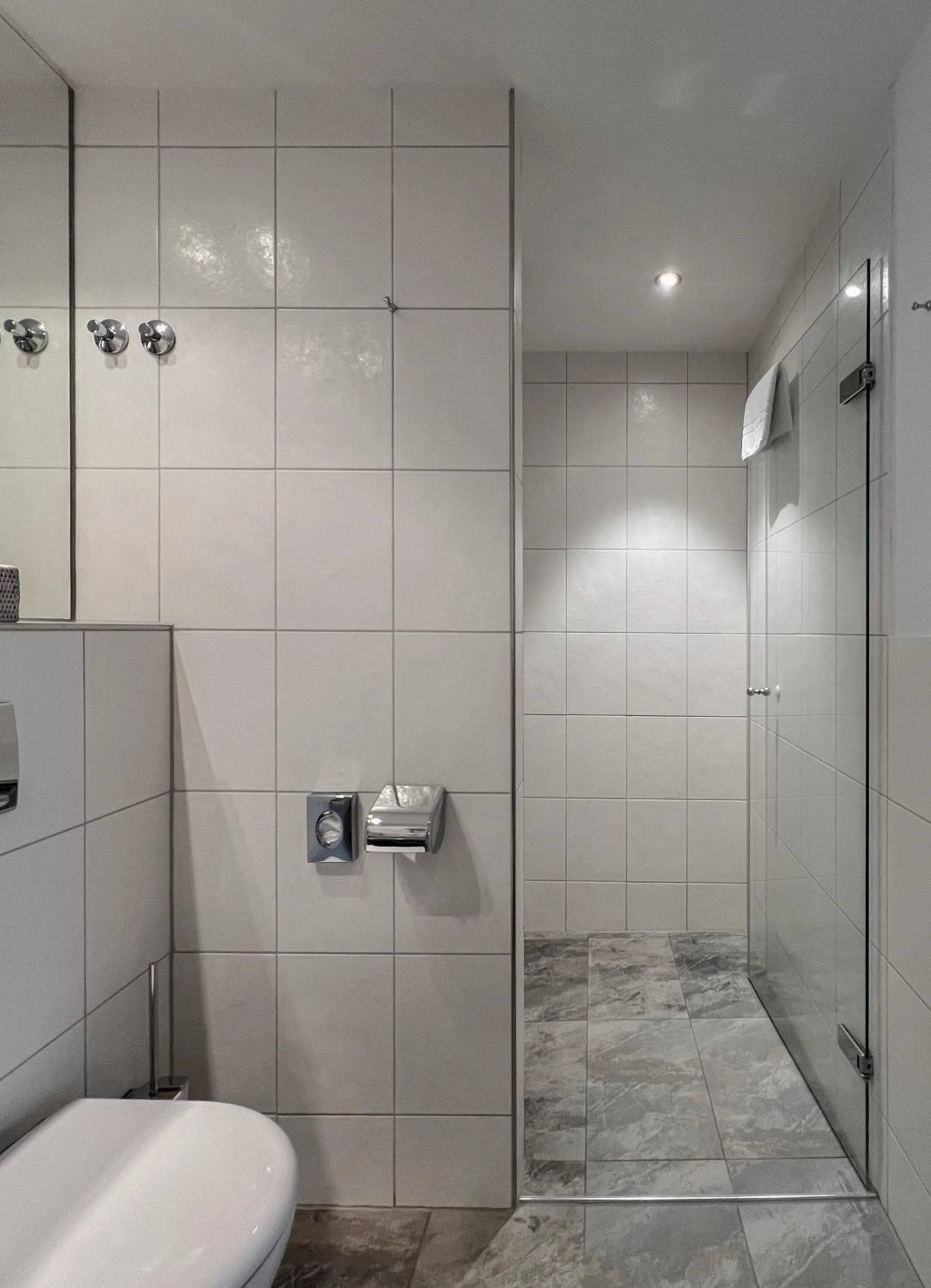 ADELANTE Boutique Hotel