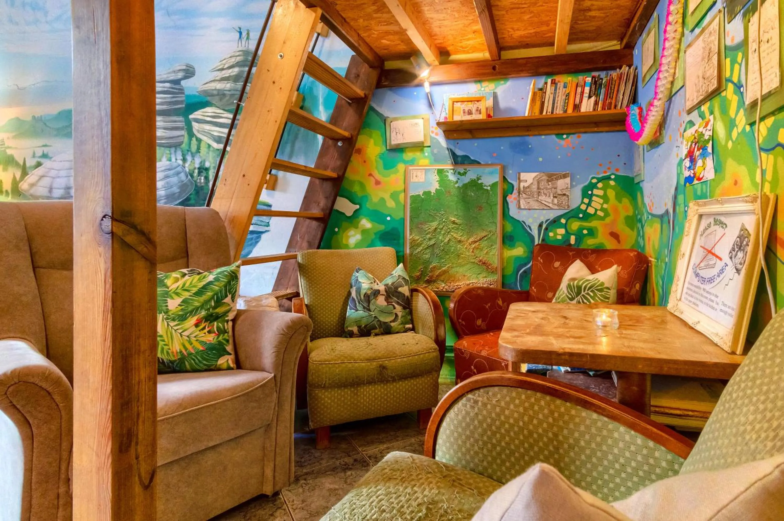 Communal lounge/ TV room in Hostel Lollis Homestay Dresden