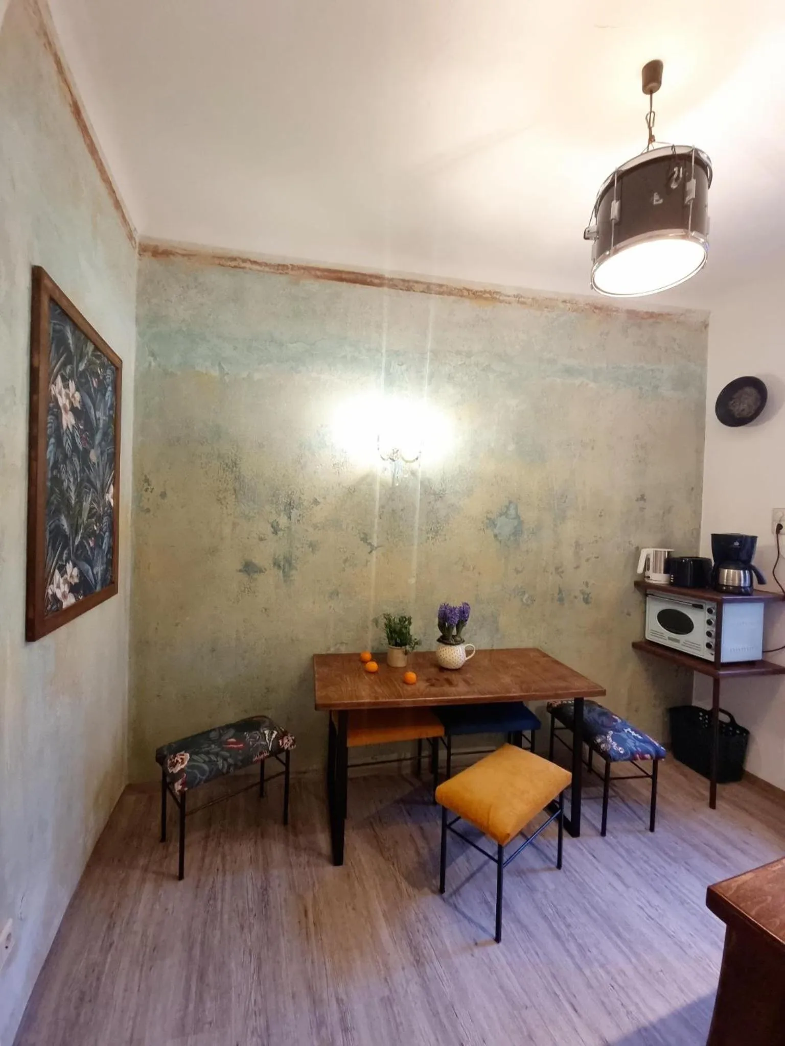 Kitchen or kitchenette in Hostel Lollis Homestay Dresden