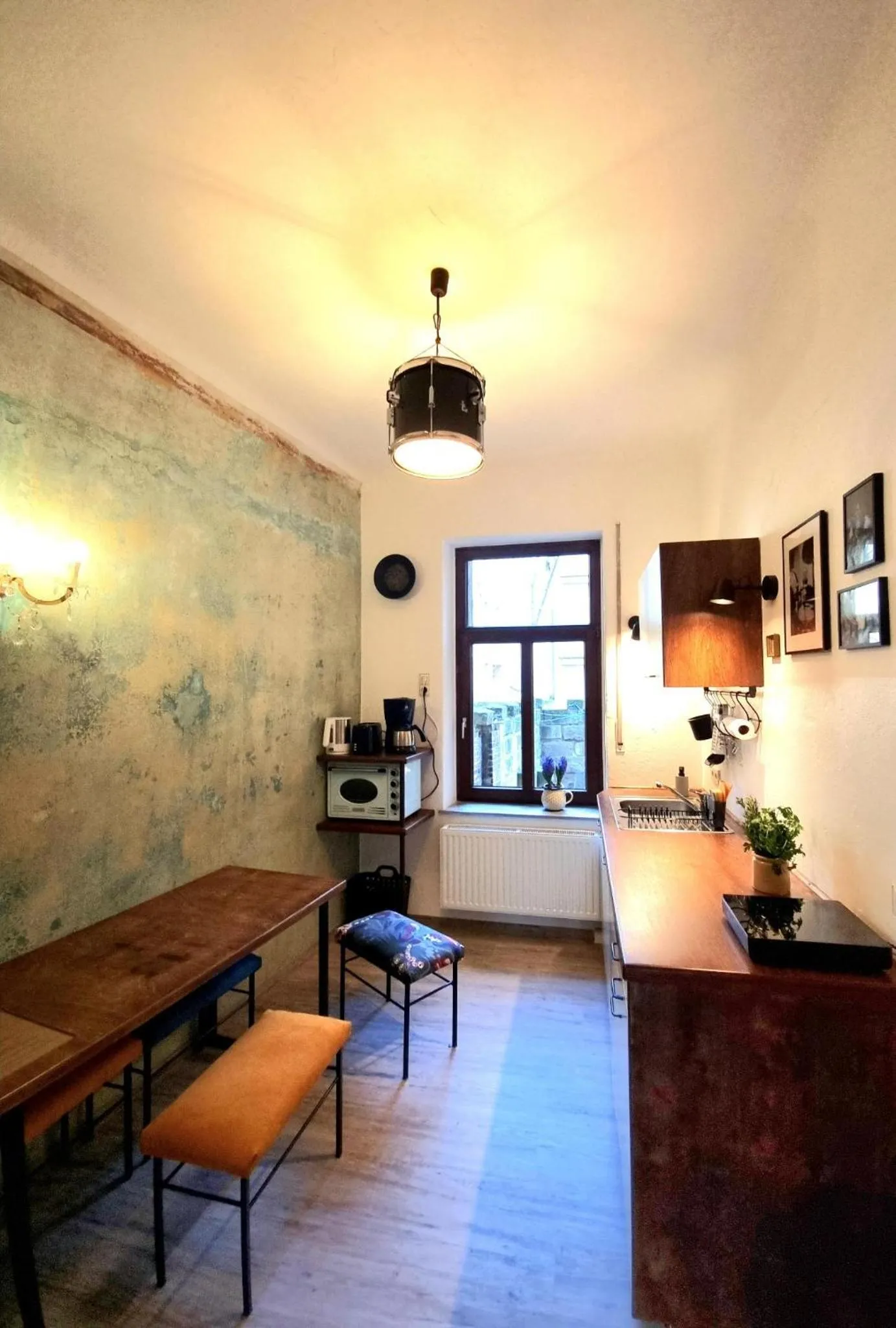 Kitchen or kitchenette in Hostel Lollis Homestay Dresden