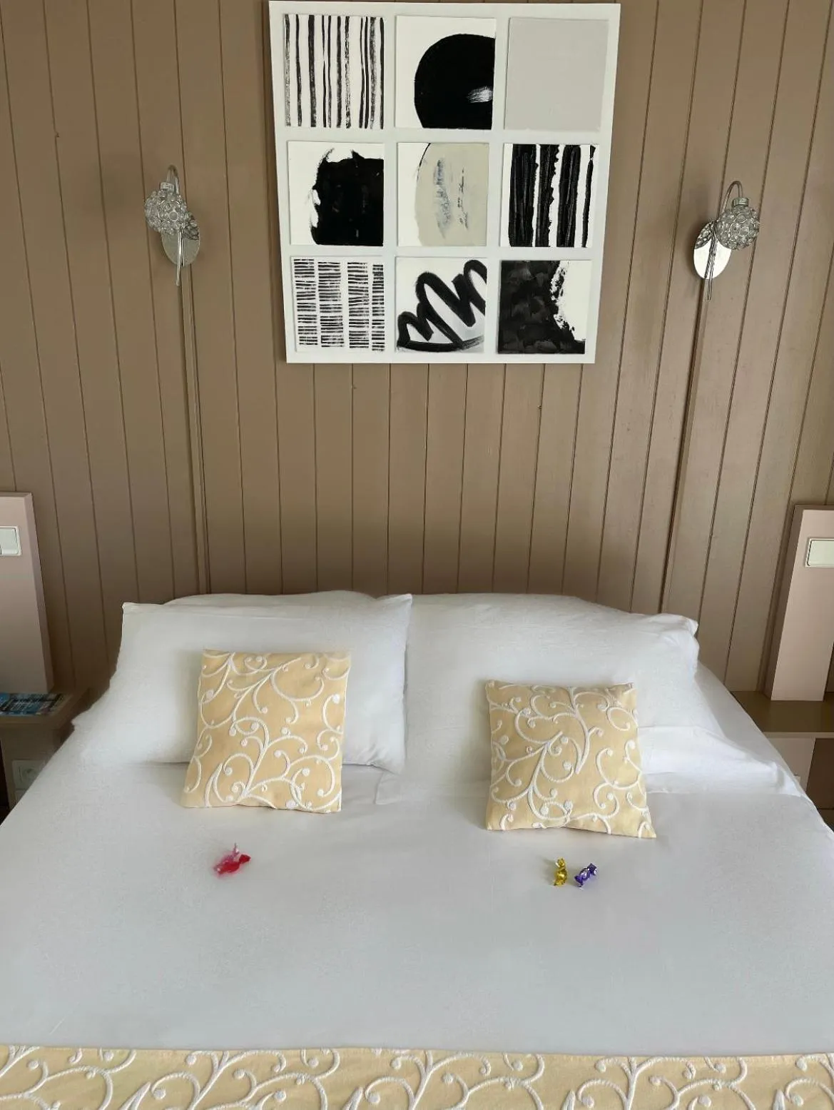 Bedroom, Bed in Hôtel Côté Sud Léman