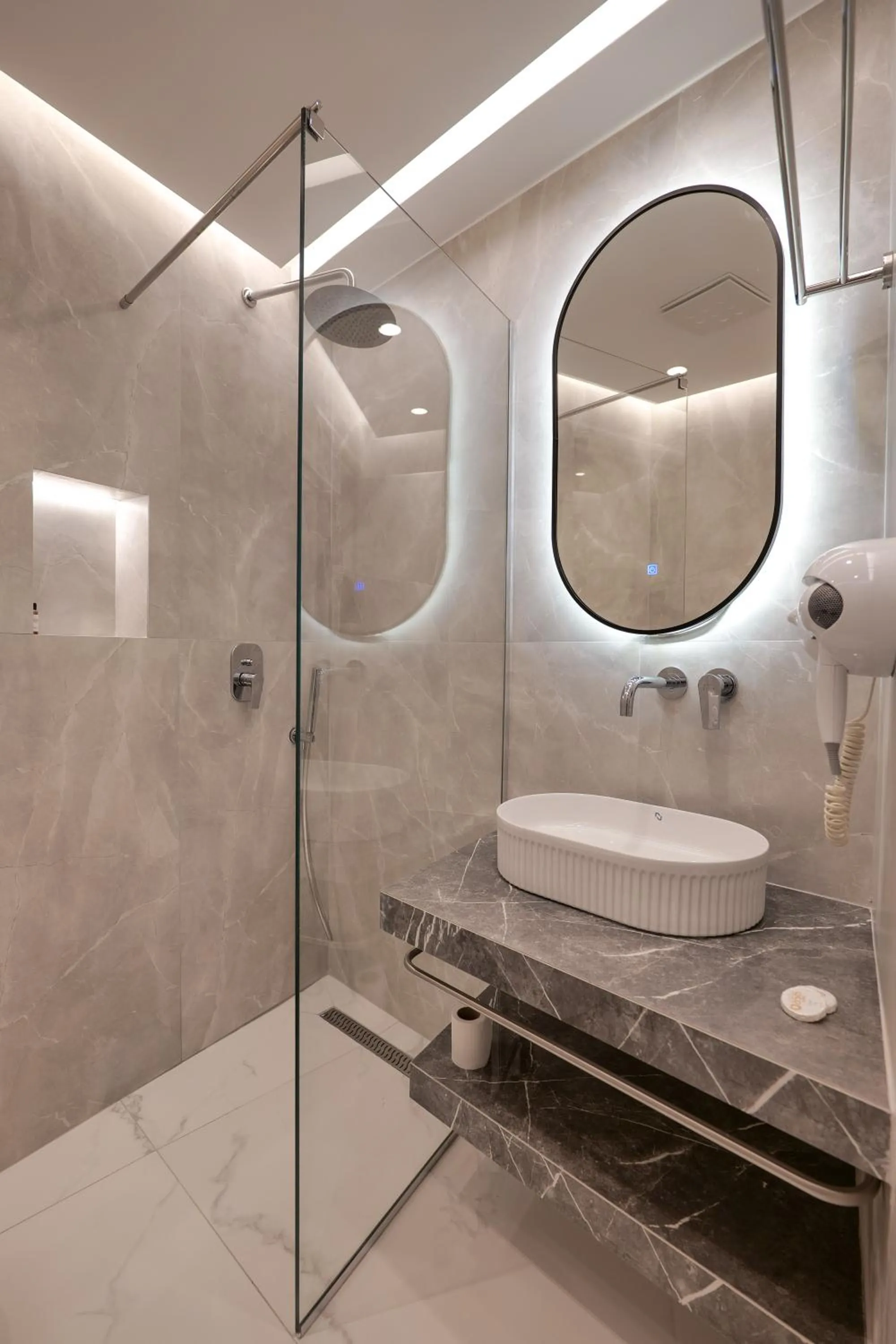 Bathroom in Hotel Oasis