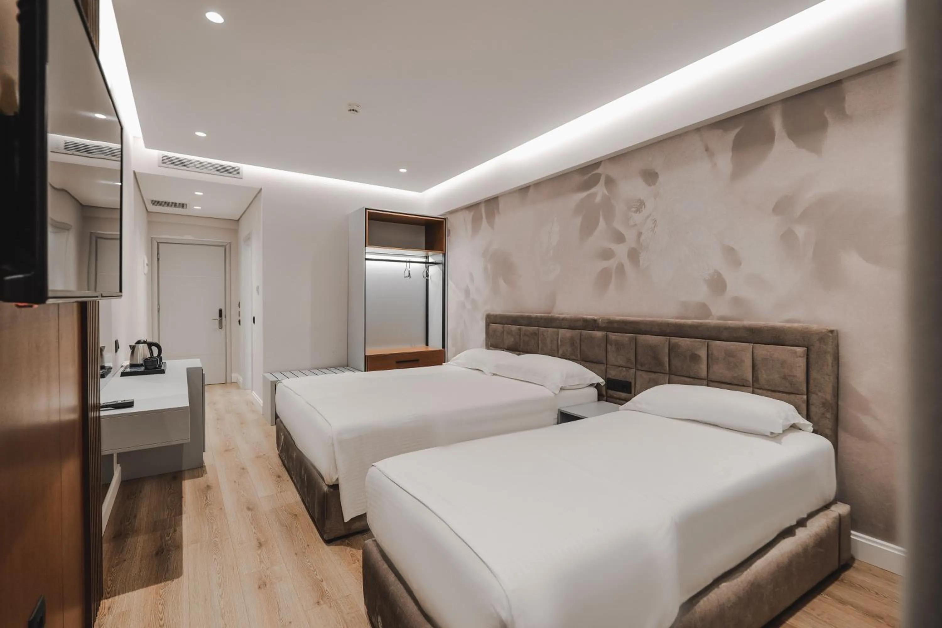 Photo of the whole room in Hotel Oasis