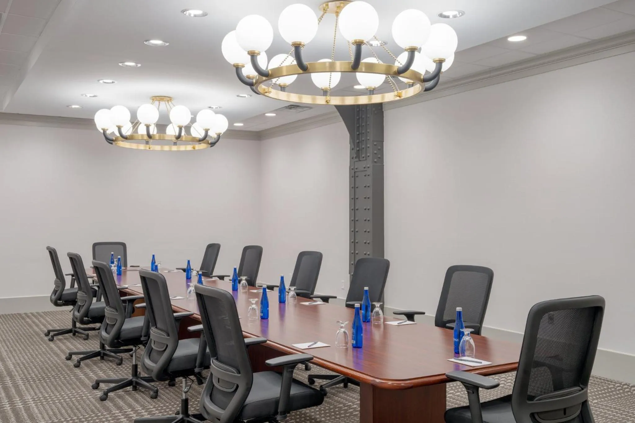 Meeting/conference room in Crowne Plaza Indianapolis-Dwtn-Union Stn by IHG