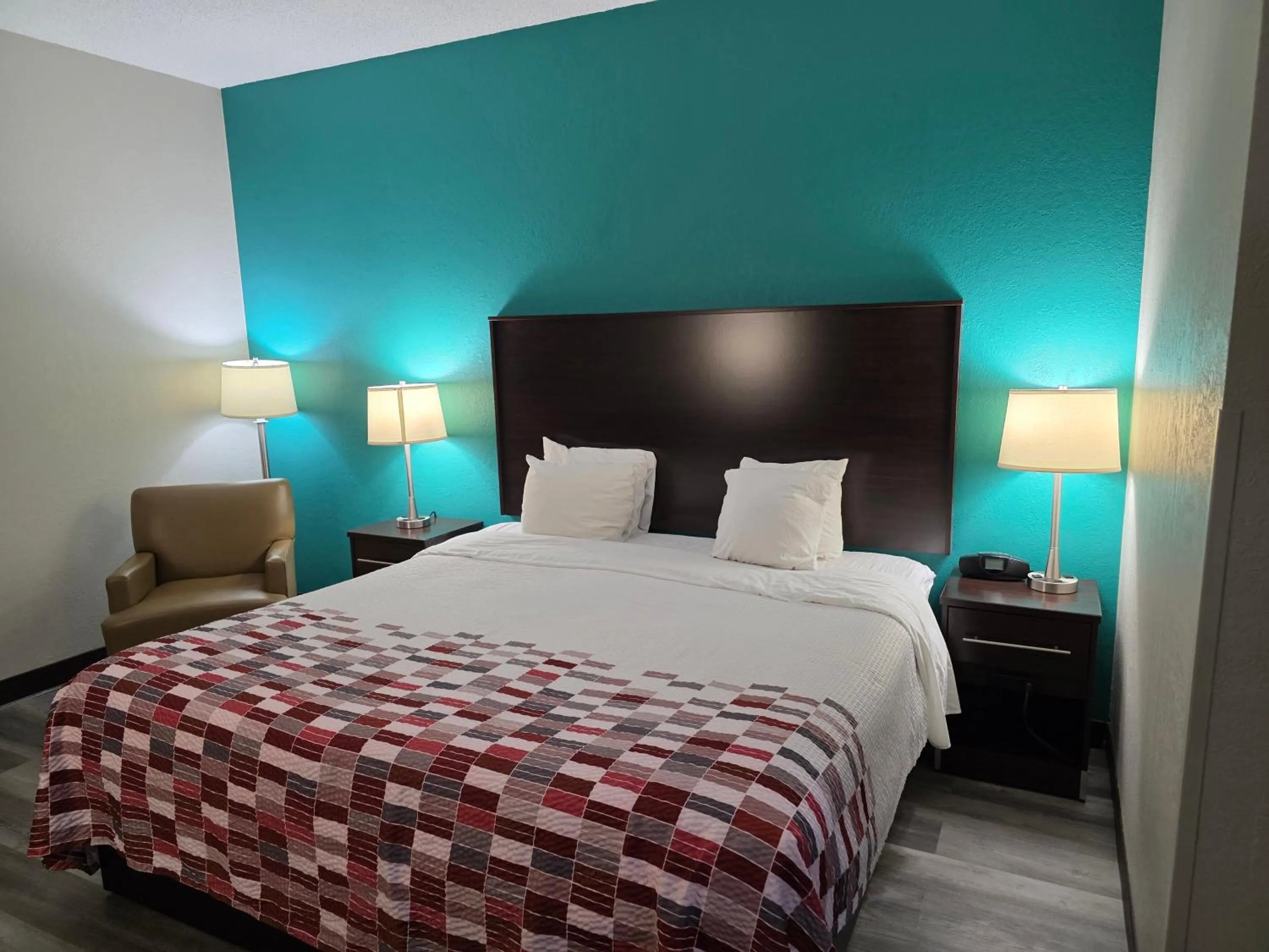 Bed in Sonesta Essential Ames