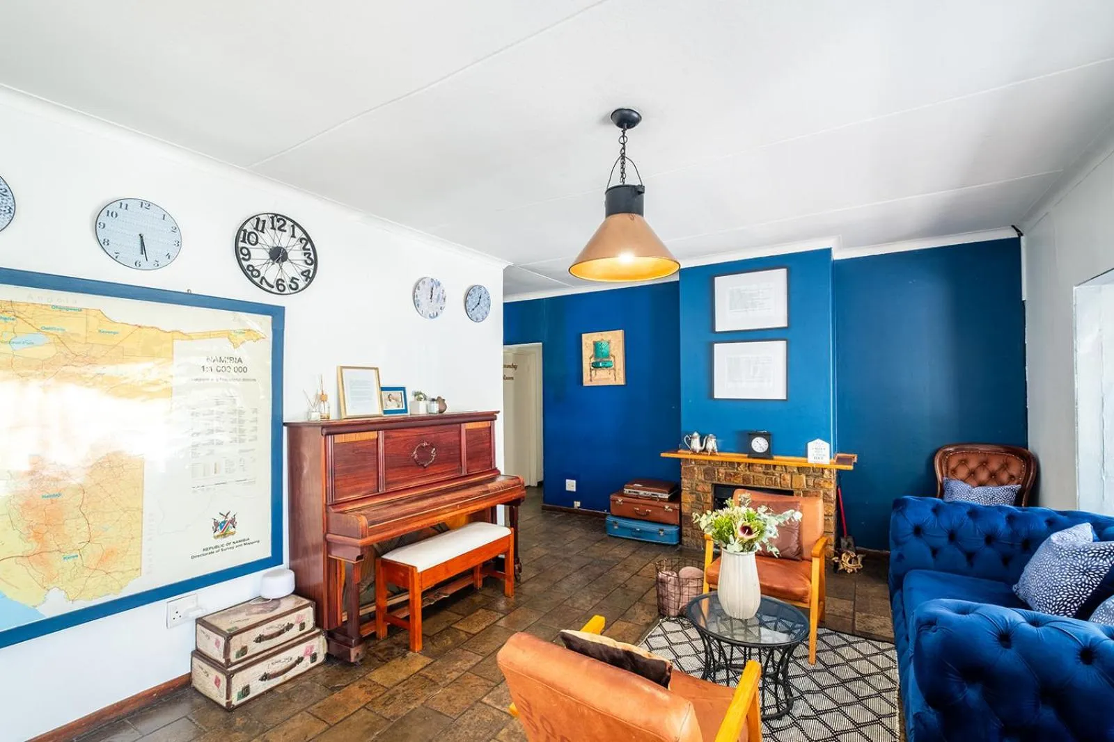 Communal lounge/ TV room in Kate's Nest Guesthouse & Backpackers