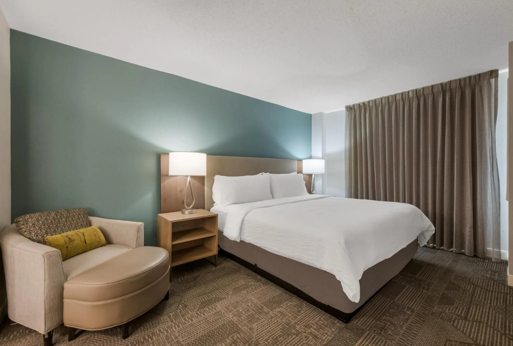 Photo of the whole room, Bed in Staybridge Suites Chesapeake-Virginia Beach by IHG
