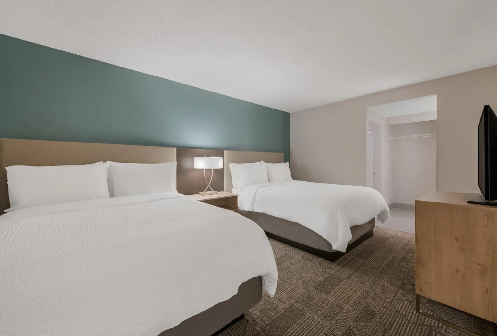 Photo of the whole room, Bed in Staybridge Suites Chesapeake-Virginia Beach by IHG
