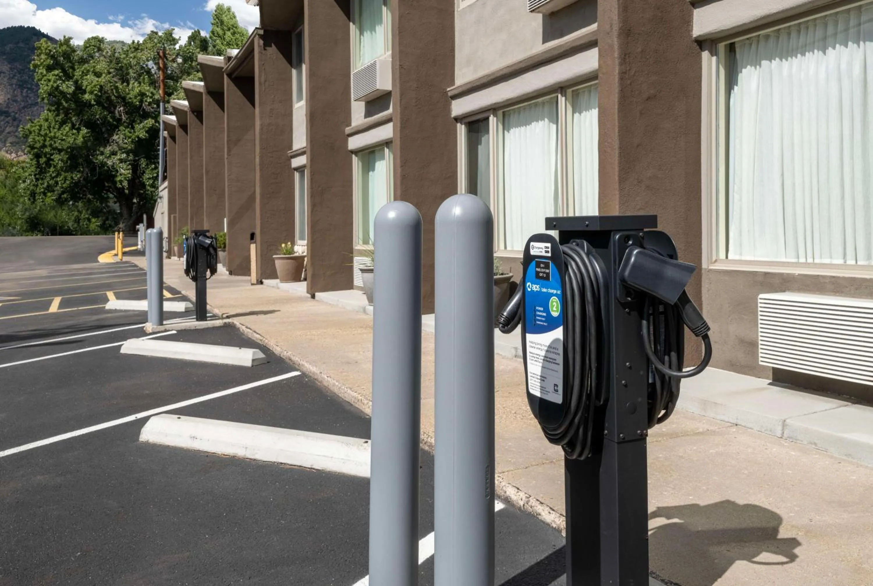 Property building in Best Western Pony Soldier Inn & Suites