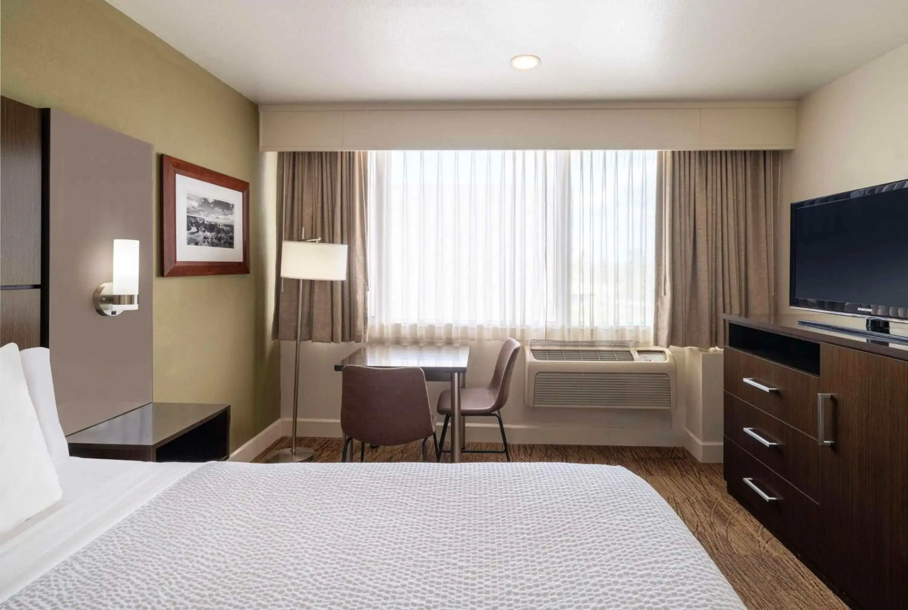 Queen Room - Non-Smoking in Best Western Pony Soldier Inn & Suites Queen Room - Non-Smoking in Best Western Pony Soldier Inn & Suites