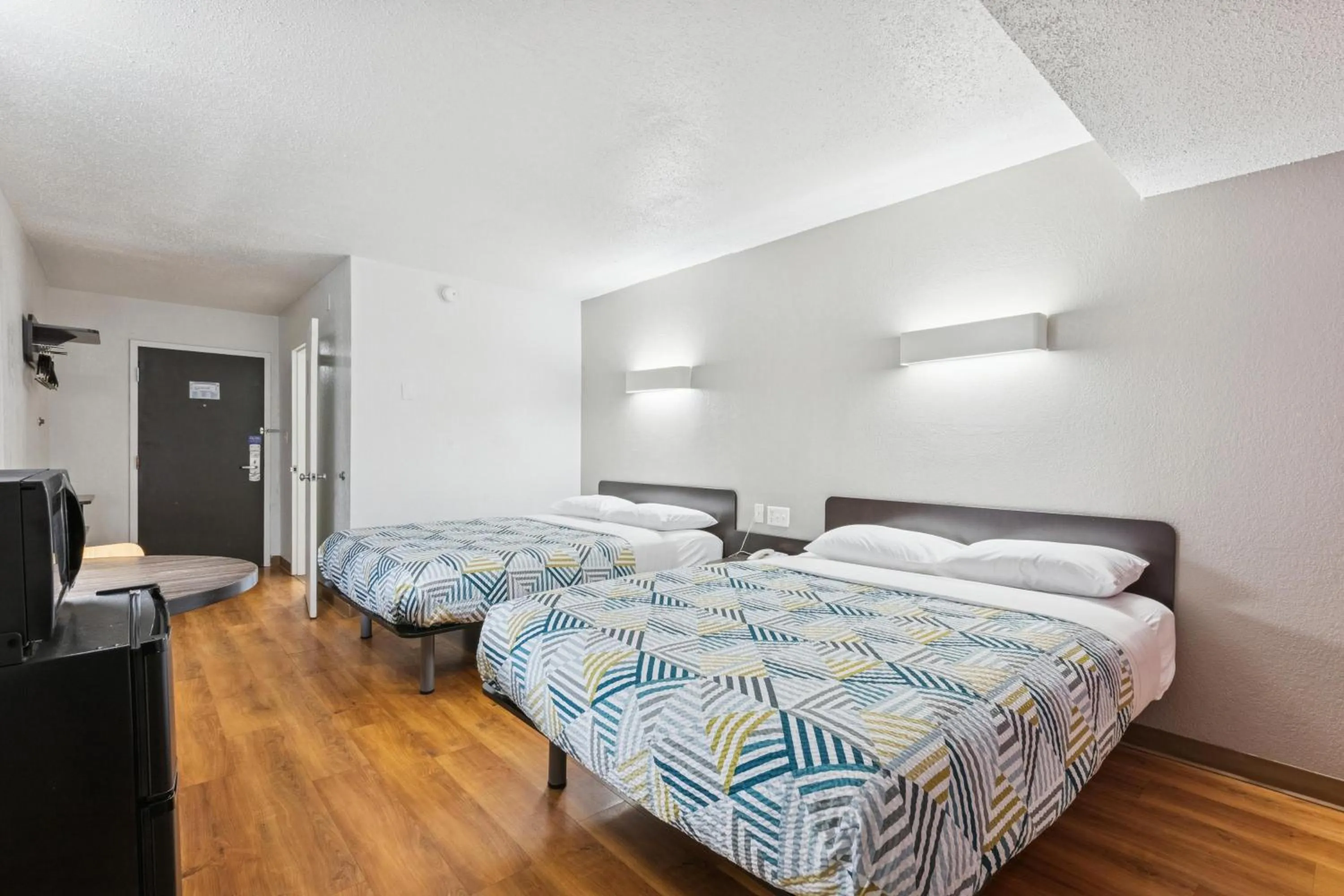 Bedroom, Bed in Motel 6-Piscataway, NJ