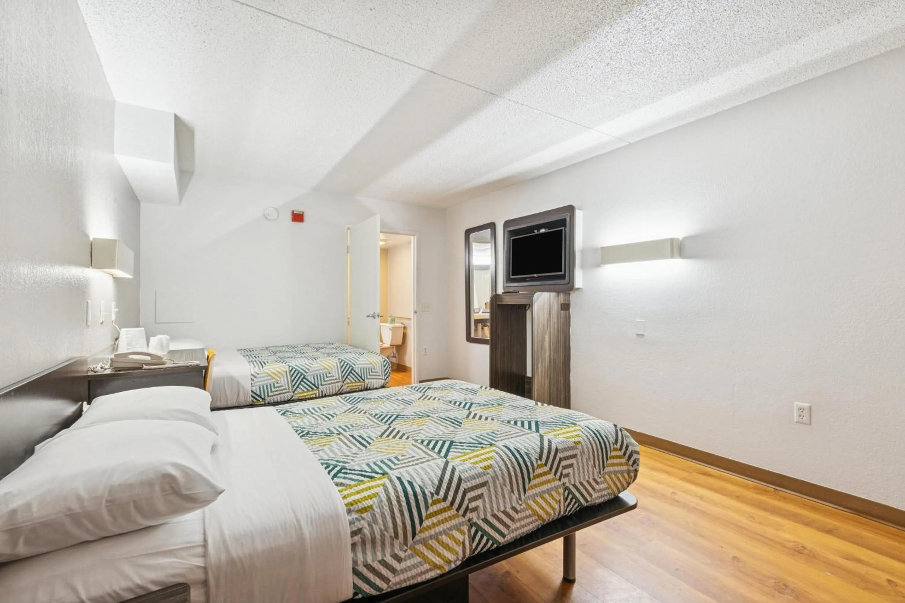 Bedroom, Bed in Motel 6-Piscataway, NJ