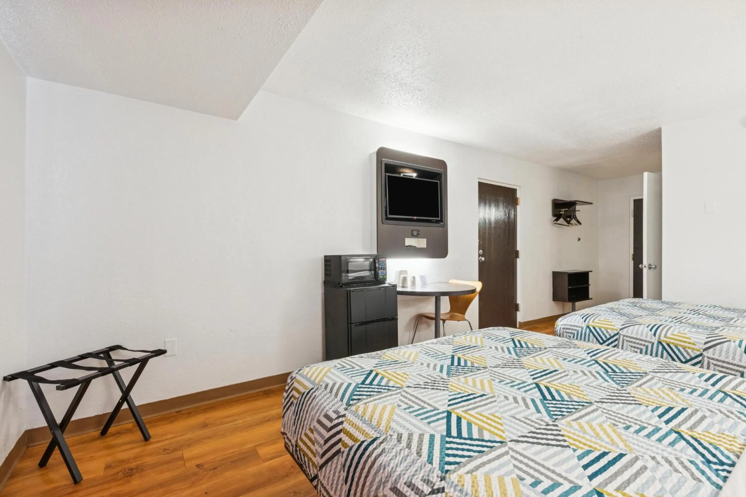 Bedroom, Bed in Motel 6-Piscataway, NJ