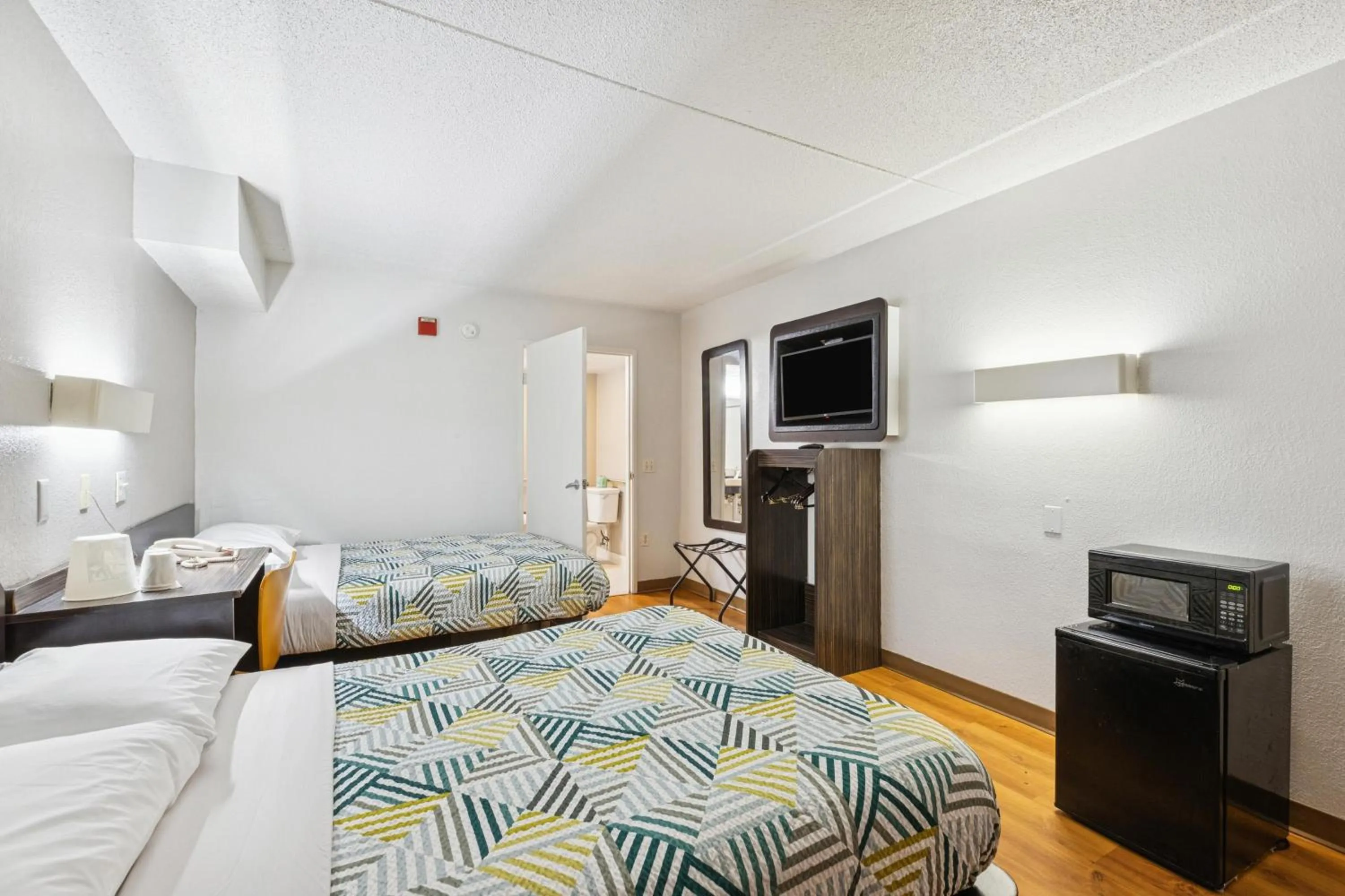 Bedroom, Bed in Motel 6-Piscataway, NJ